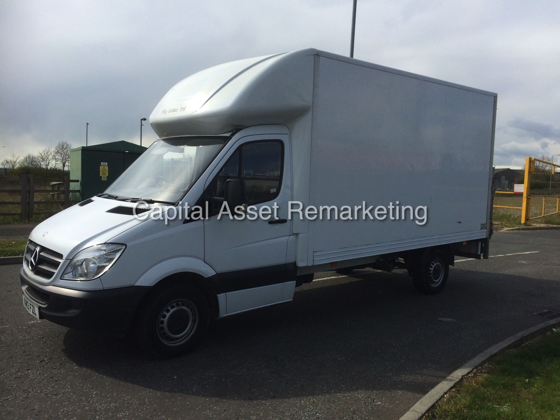 MERCEDES SPRINTER 313CDI - LONG WHEEL BASE LUTON WITH ELECTRIC TAIL LIFT - 13 REG - 1 OWNER - LOOK! - Image 2 of 15