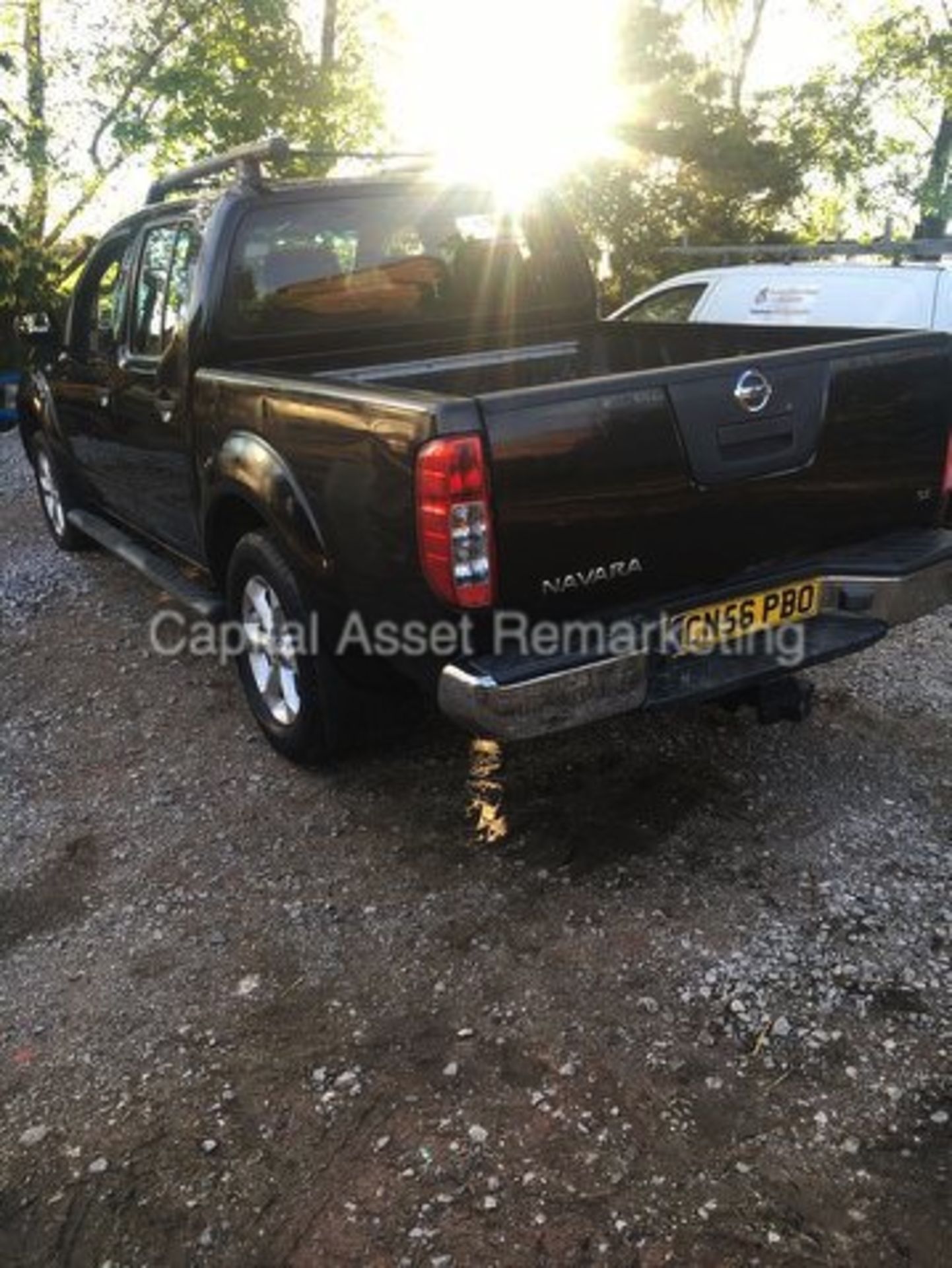 NISSAN NAVARA SE 'DOUBLE CAB PCIK-UP' (2007 MODEL) '2.5 DCI - 6 SPEED - AIR CON' (NO VAT - SAVE 20%) - Image 5 of 9