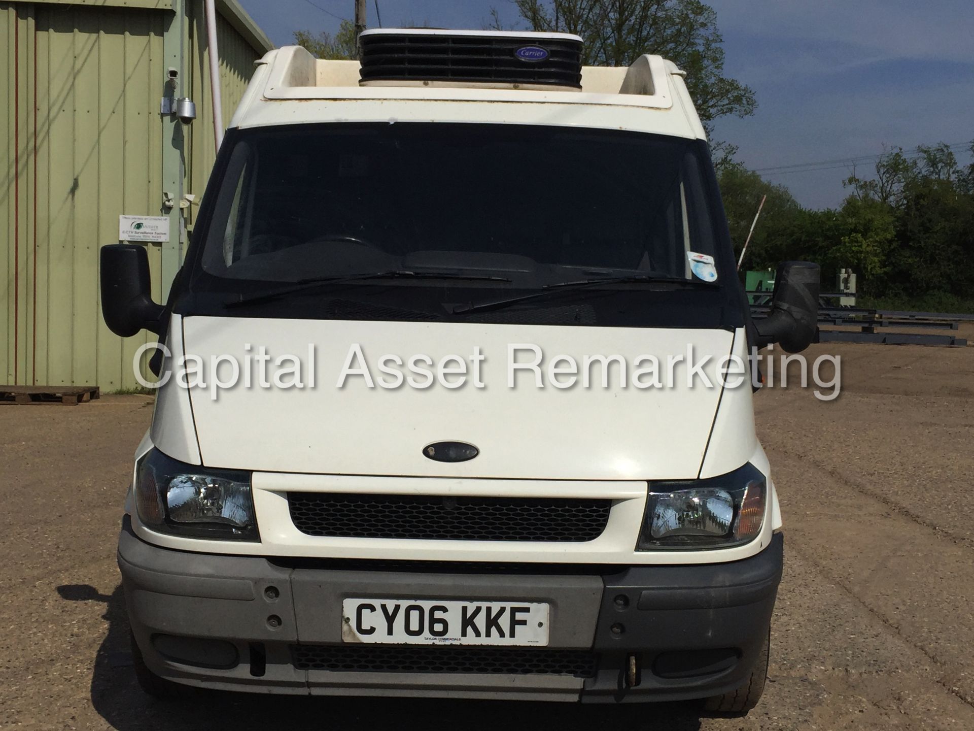 (On Sale) FORD TRANSIT T300 'FRIDGE / FREEZER' 2006 'MWB - HI ROOF' **OVERNIGHT STANDBY** (NO VAT) - Image 3 of 17