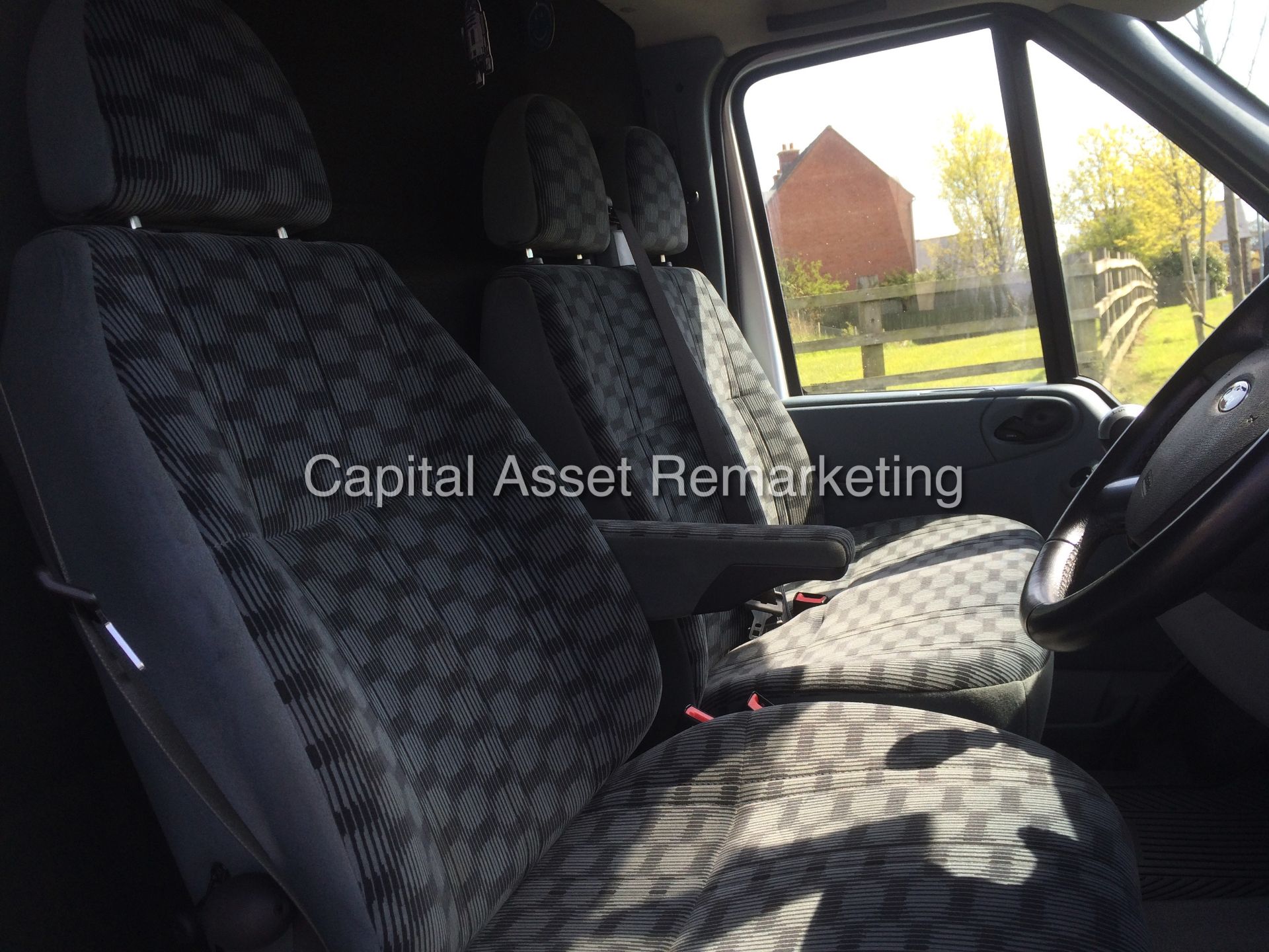 FORD TRANSIT 2.2TDCI "LIMITED" 125PSI / 6 SPEED (2013 MODEL) 1 OWNER - AIR CON - ELEC PACK - SILVER - Image 12 of 21