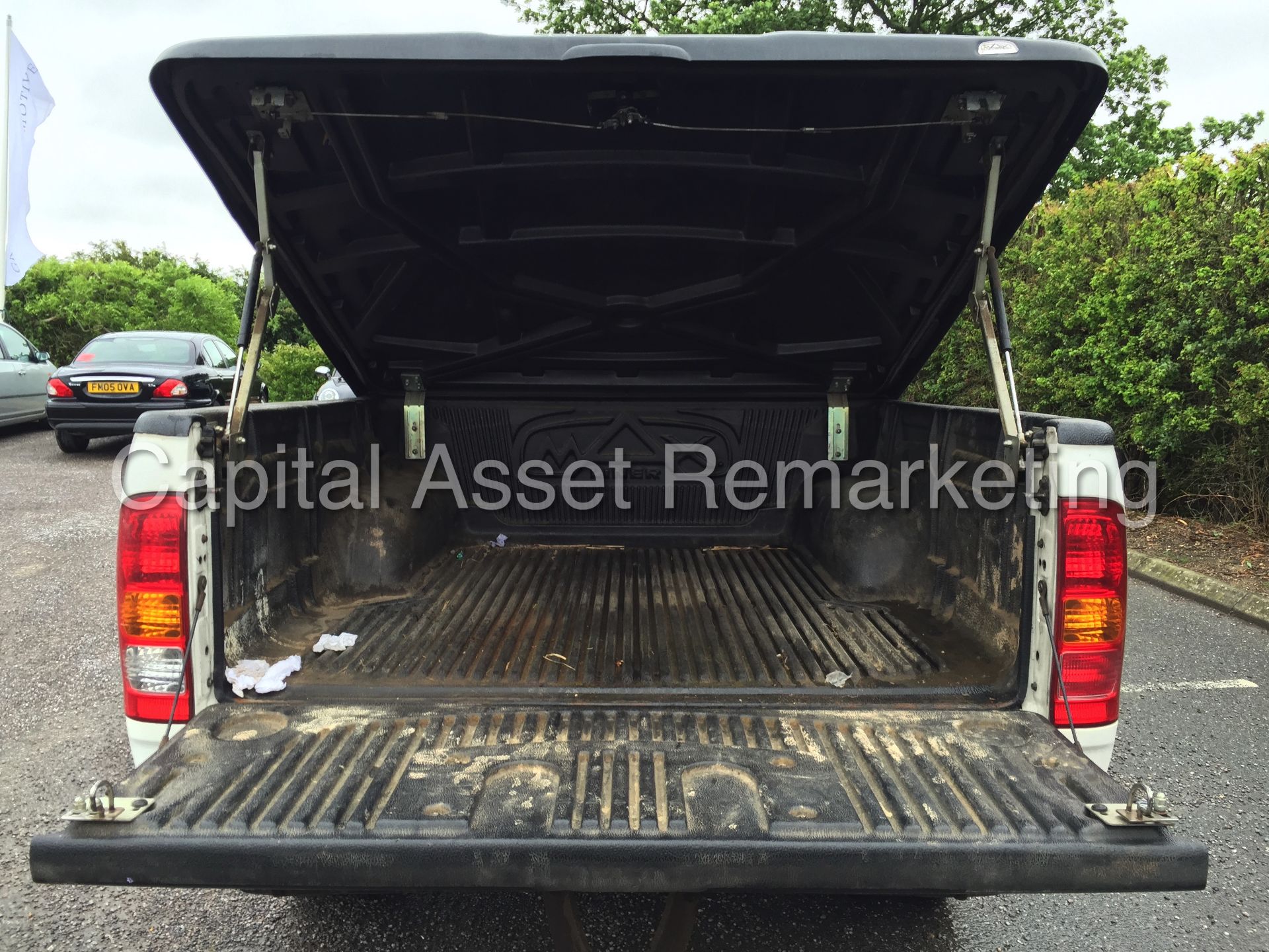 TOYOTA HILUX D-4D '171 BHP' (2008 - 08 REG) DOUBLE CAB PICK-UP (1 OWNER FROM NEW) - Image 14 of 23