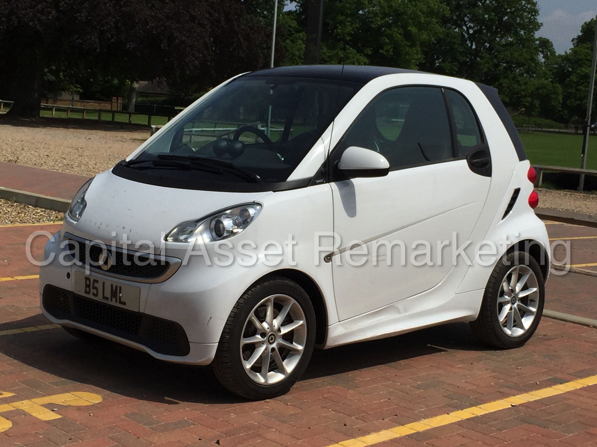 (On Sale) SMART FORTWO 'PASSION' (2013 MODEL) 'MHD - AUTO - SAT NAV - AIR CON' *1 OWNER* (NO VAT) - Image 3 of 28