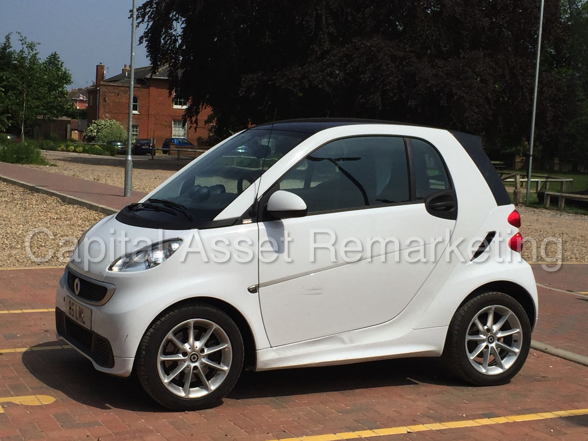 (On Sale) SMART FORTWO 'PASSION' (2013 MODEL) 'MHD - AUTO - SAT NAV - AIR CON' *1 OWNER* (NO VAT) - Image 4 of 28