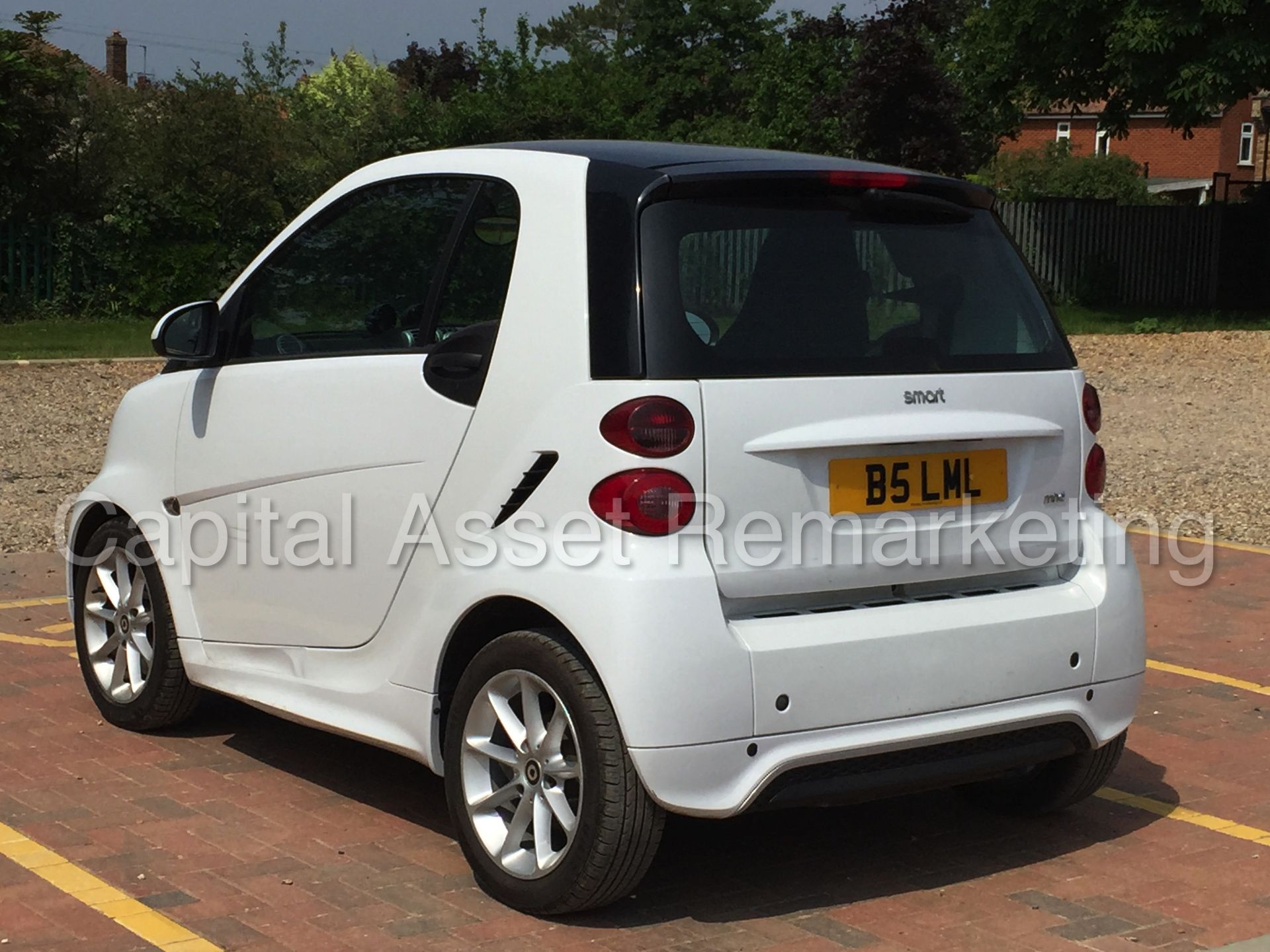 (On Sale) SMART FORTWO 'PASSION' (2013 MODEL) 'MHD - AUTO - SAT NAV - AIR CON' *1 OWNER* (NO VAT) - Image 5 of 28