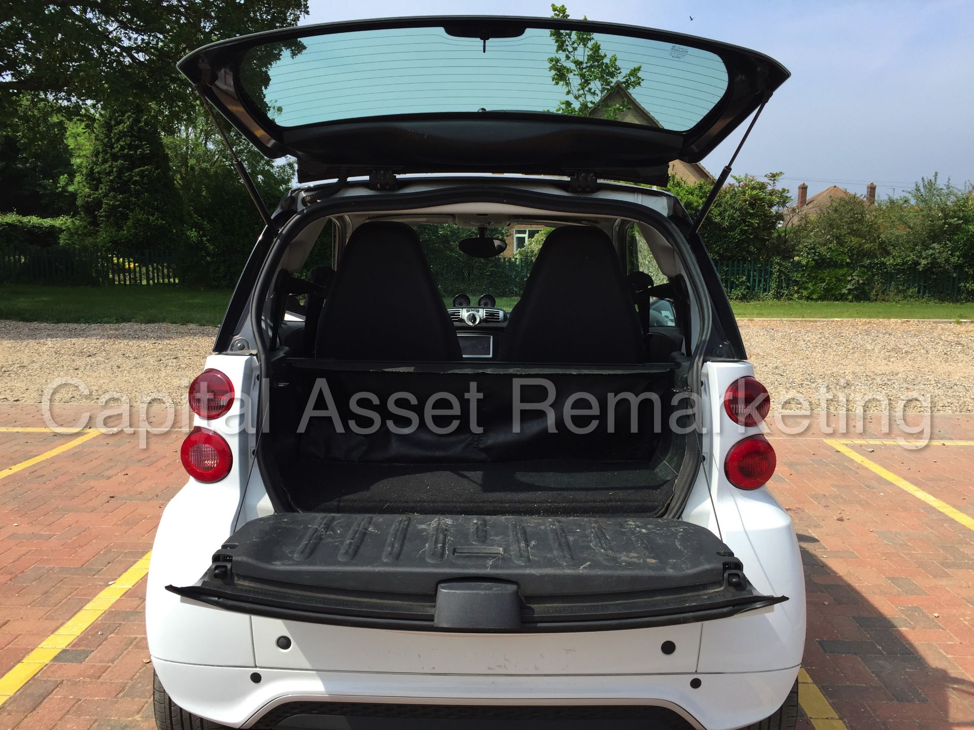 (On Sale) SMART FORTWO 'PASSION' (2013 MODEL) 'MHD - AUTO - SAT NAV - AIR CON' *1 OWNER* (NO VAT) - Image 17 of 28