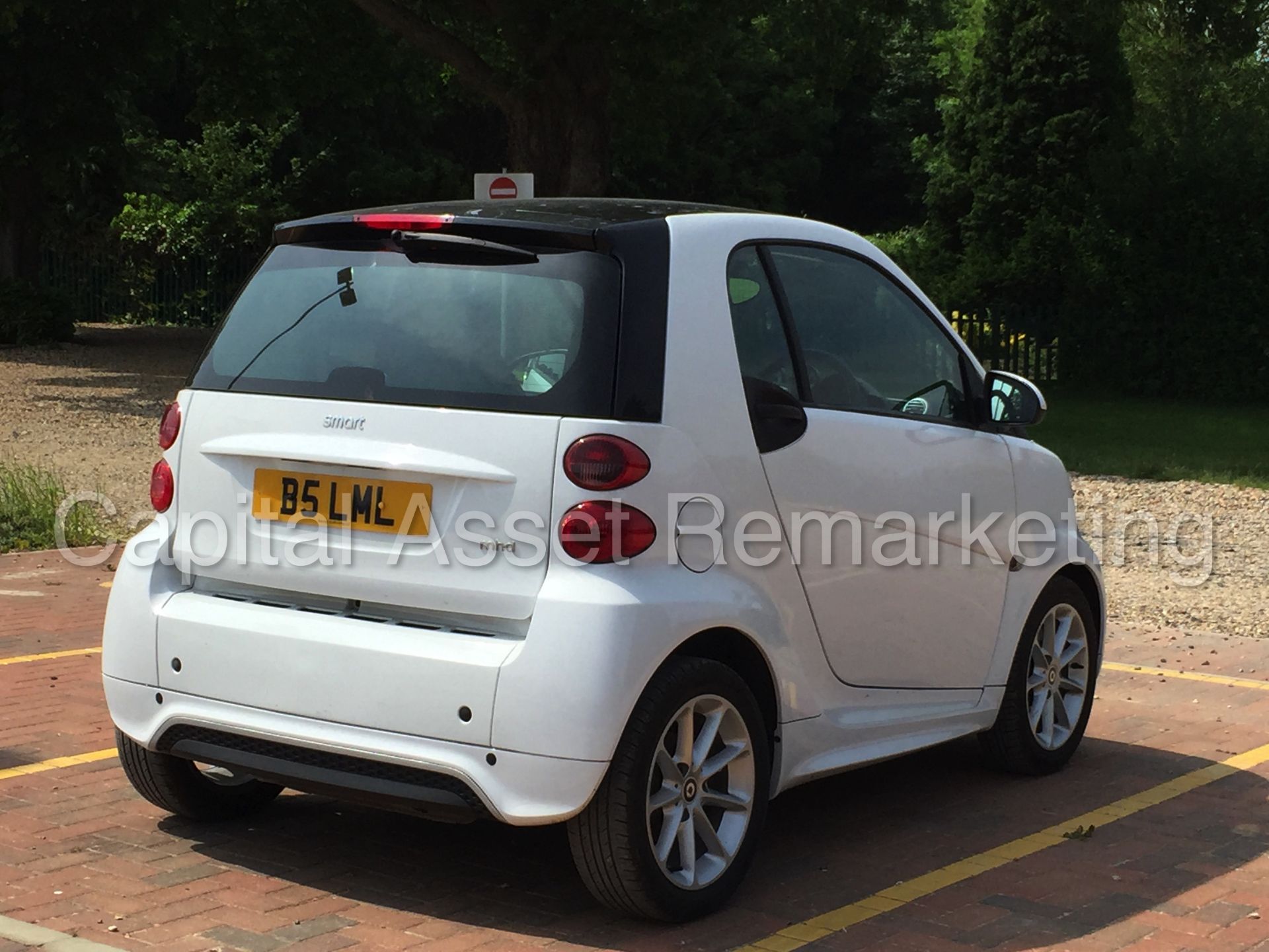 (On Sale) SMART FORTWO 'PASSION' (2013 MODEL) 'MHD - AUTO - SAT NAV - AIR CON' *1 OWNER* (NO VAT) - Image 7 of 28