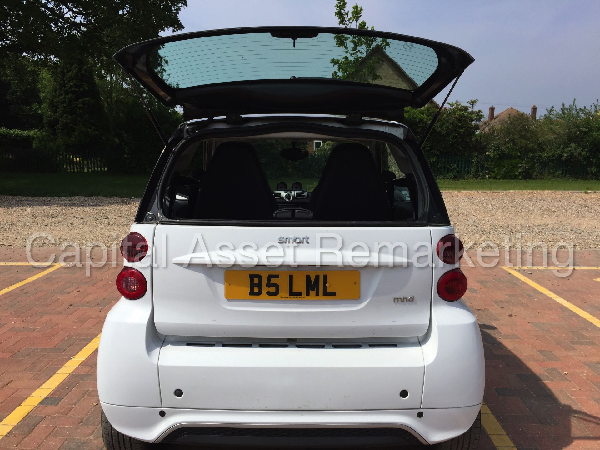 (On Sale) SMART FORTWO 'PASSION' (2013 MODEL) 'MHD - AUTO - SAT NAV - AIR CON' *1 OWNER* (NO VAT) - Image 16 of 28