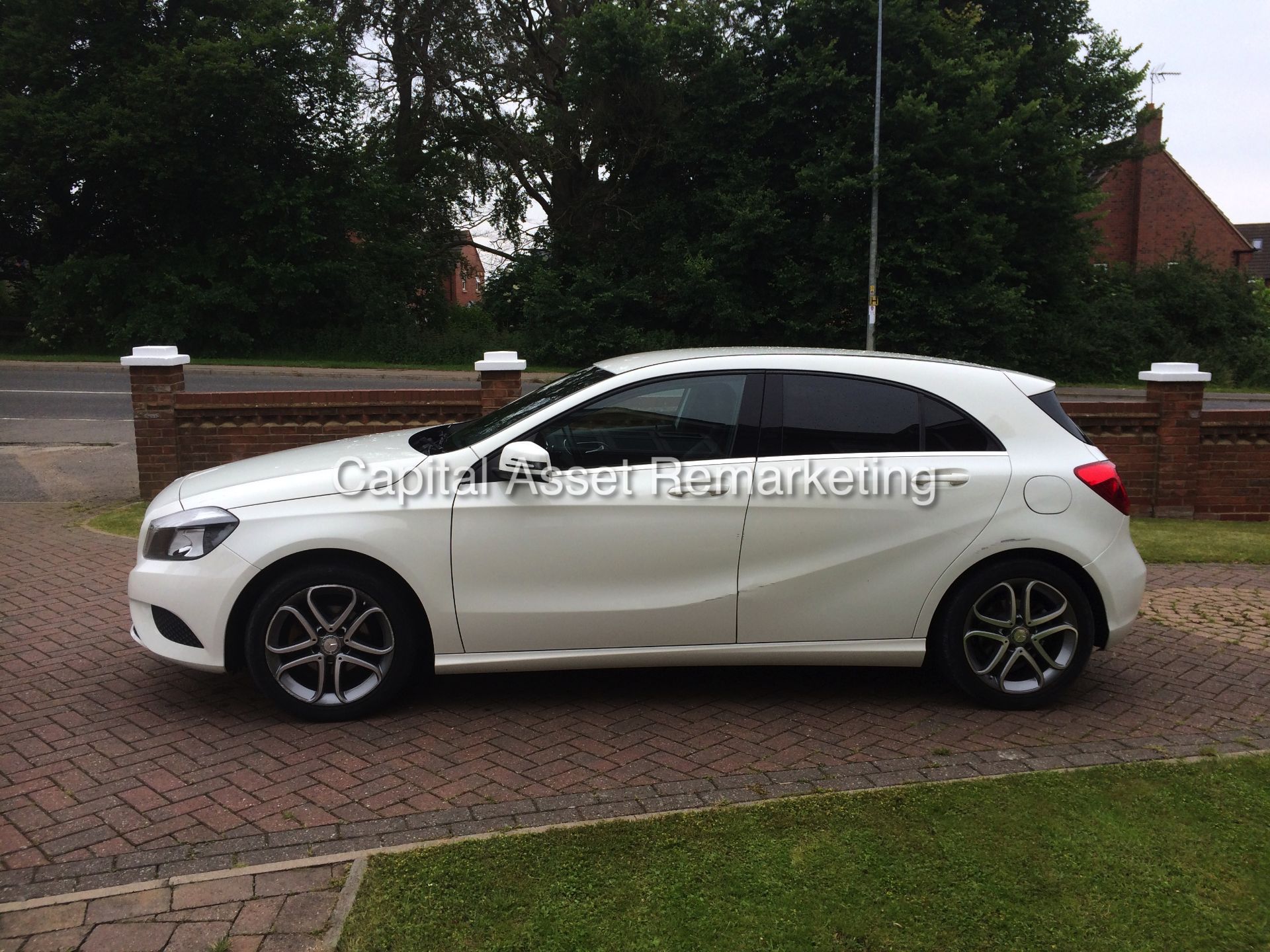(On Sale) MERCEDES A180cdi "SPORT EDITION" (2015 MODEL) ONLY 25,000 MILES - SAT NAV -PARTIAL LEATHER - Image 4 of 18