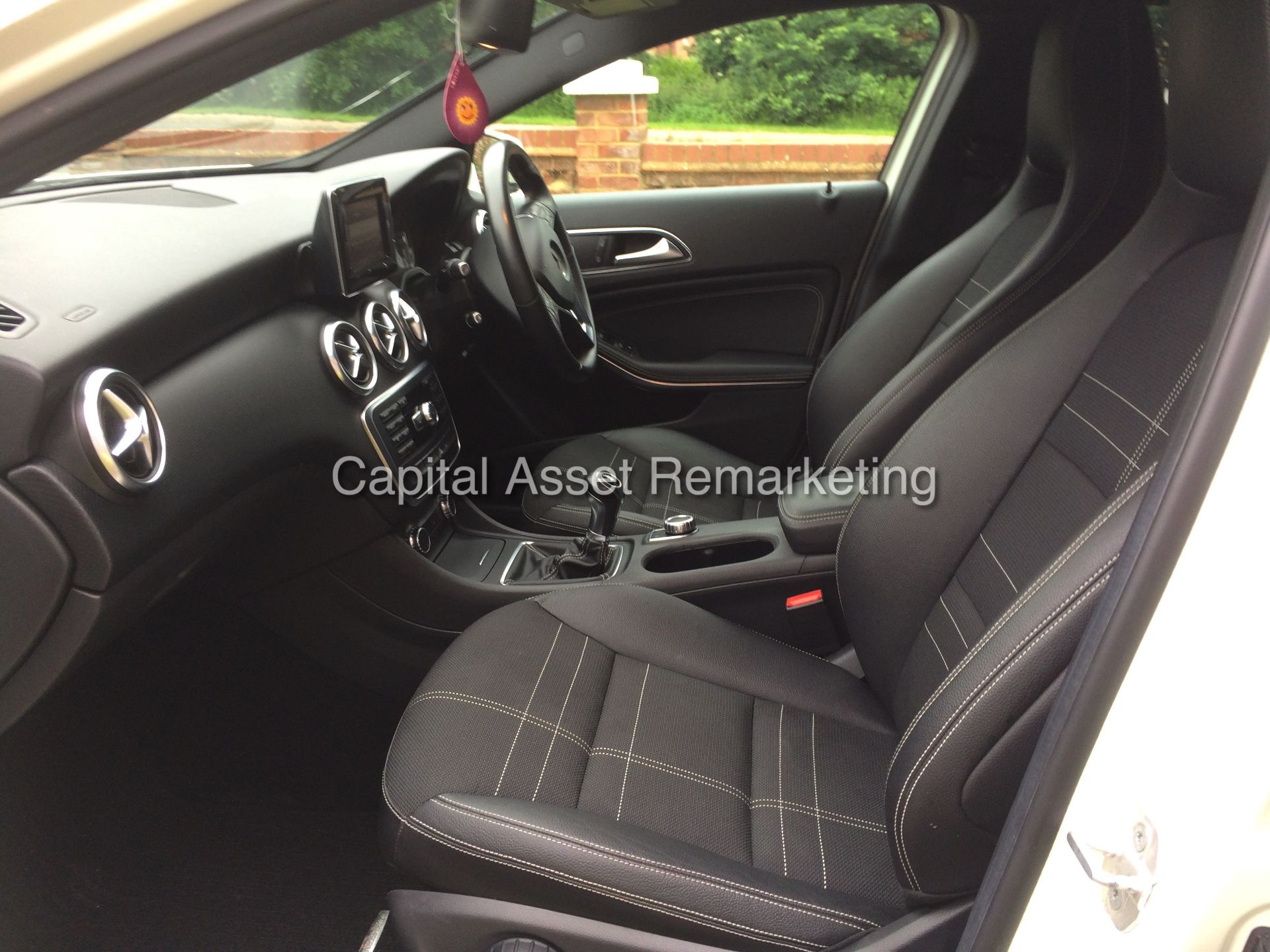 (On Sale) MERCEDES A180cdi "SPORT EDITION" (2015 MODEL) ONLY 25,000 MILES - SAT NAV -PARTIAL LEATHER - Image 10 of 18