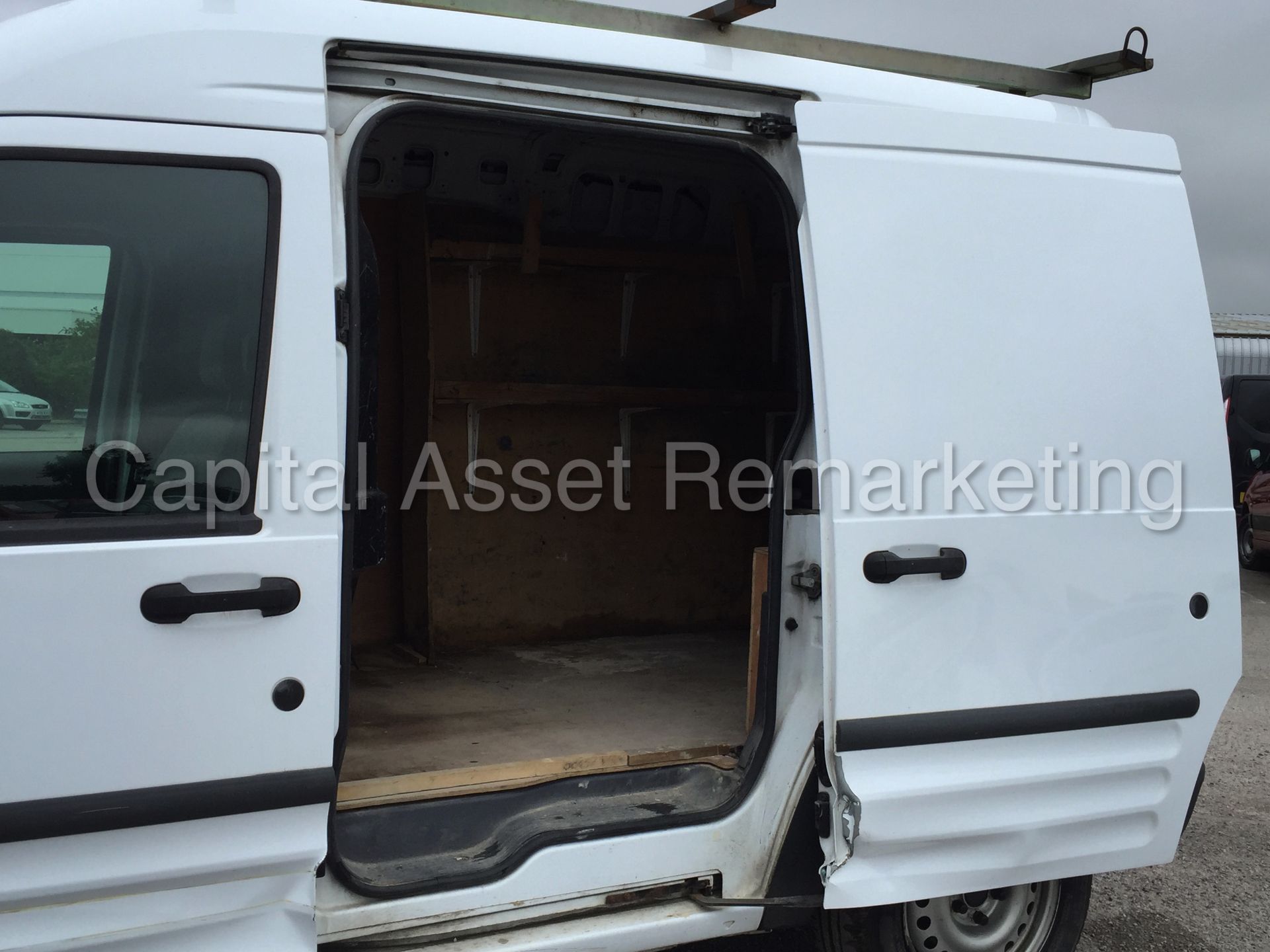 FORD TRANSIT CONNECT 90 T230 (2011 MODEL) '1.8 TDCI - DIESEL' *LWB HI-ROOF* - Image 14 of 19