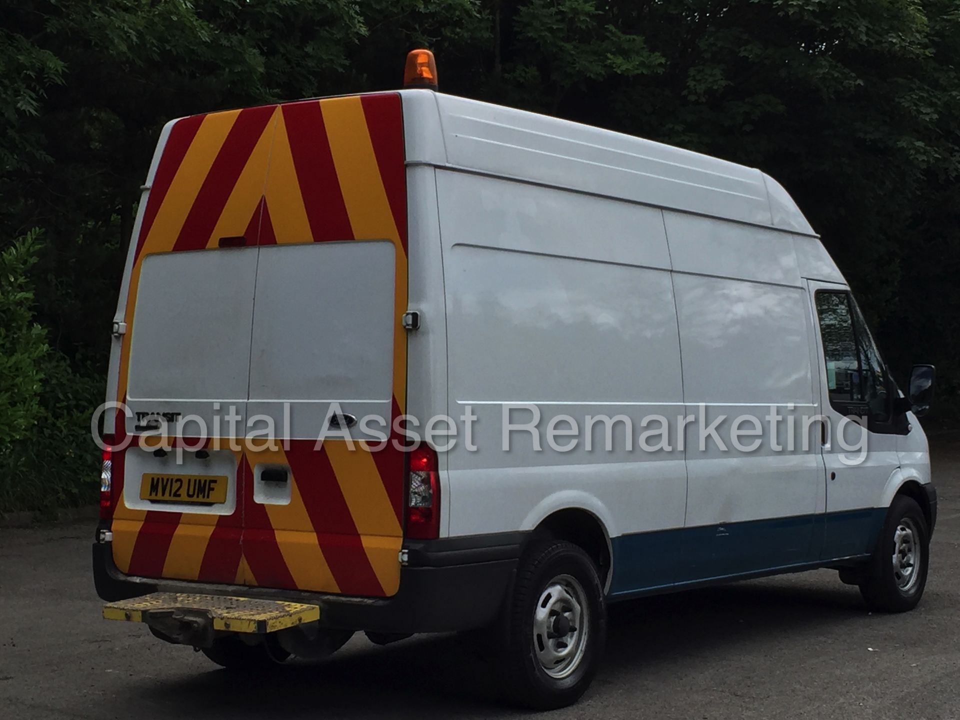 FORD TRANSIT 125 T350L (2012 - 12 REG) 'LWB HI-ROOF' ECO / FUEL SAVE (1 OWNER FROM NEW) *LOW MILES* - Image 8 of 15