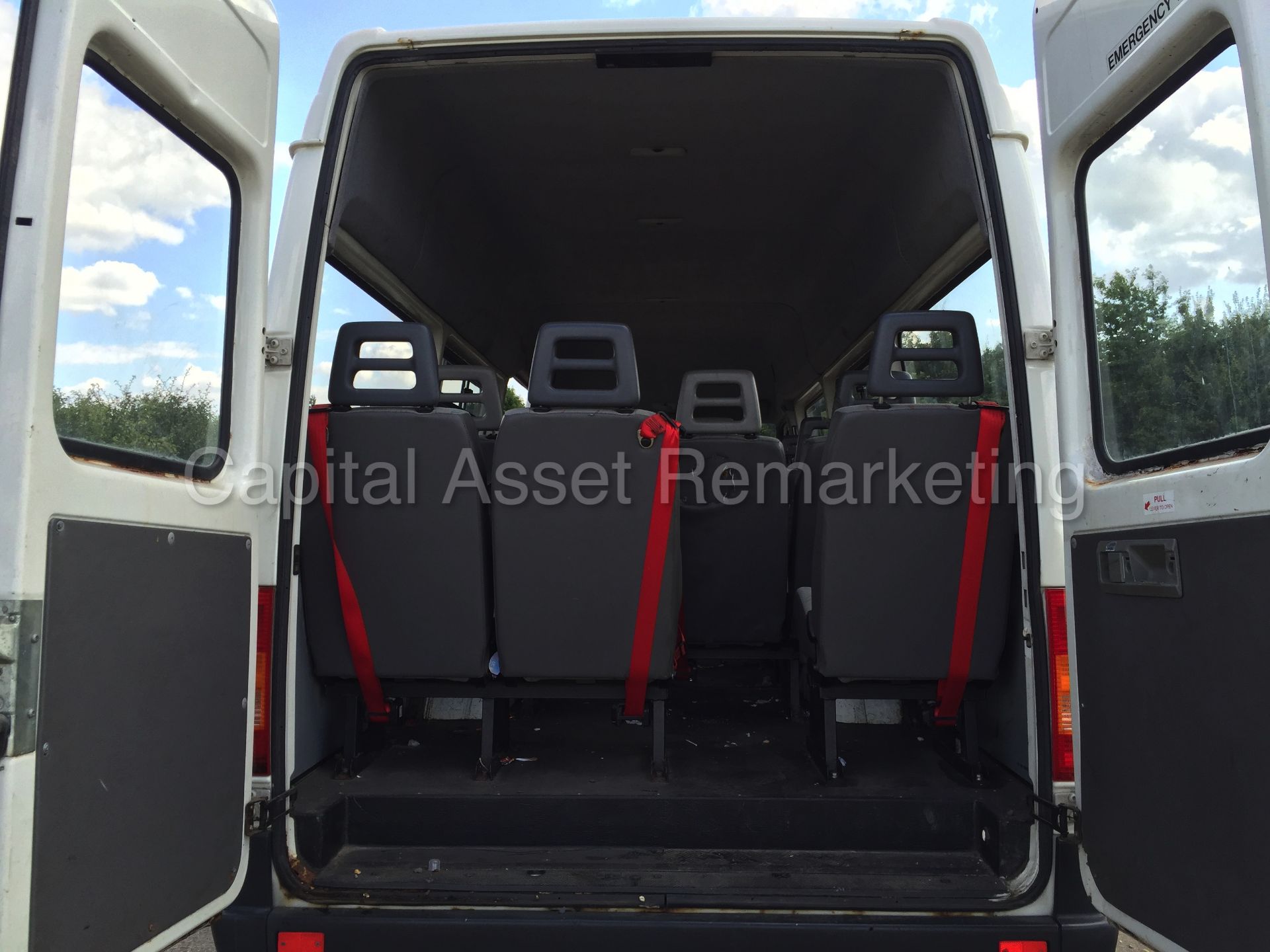 VW LT 46 'LWB HI-ROOF' (2002 - 02 REG) '17 SEATER MINI-BUS' '2.5 TDI - DIESEL' (NO VAT - SAVE 20%) - Image 5 of 19