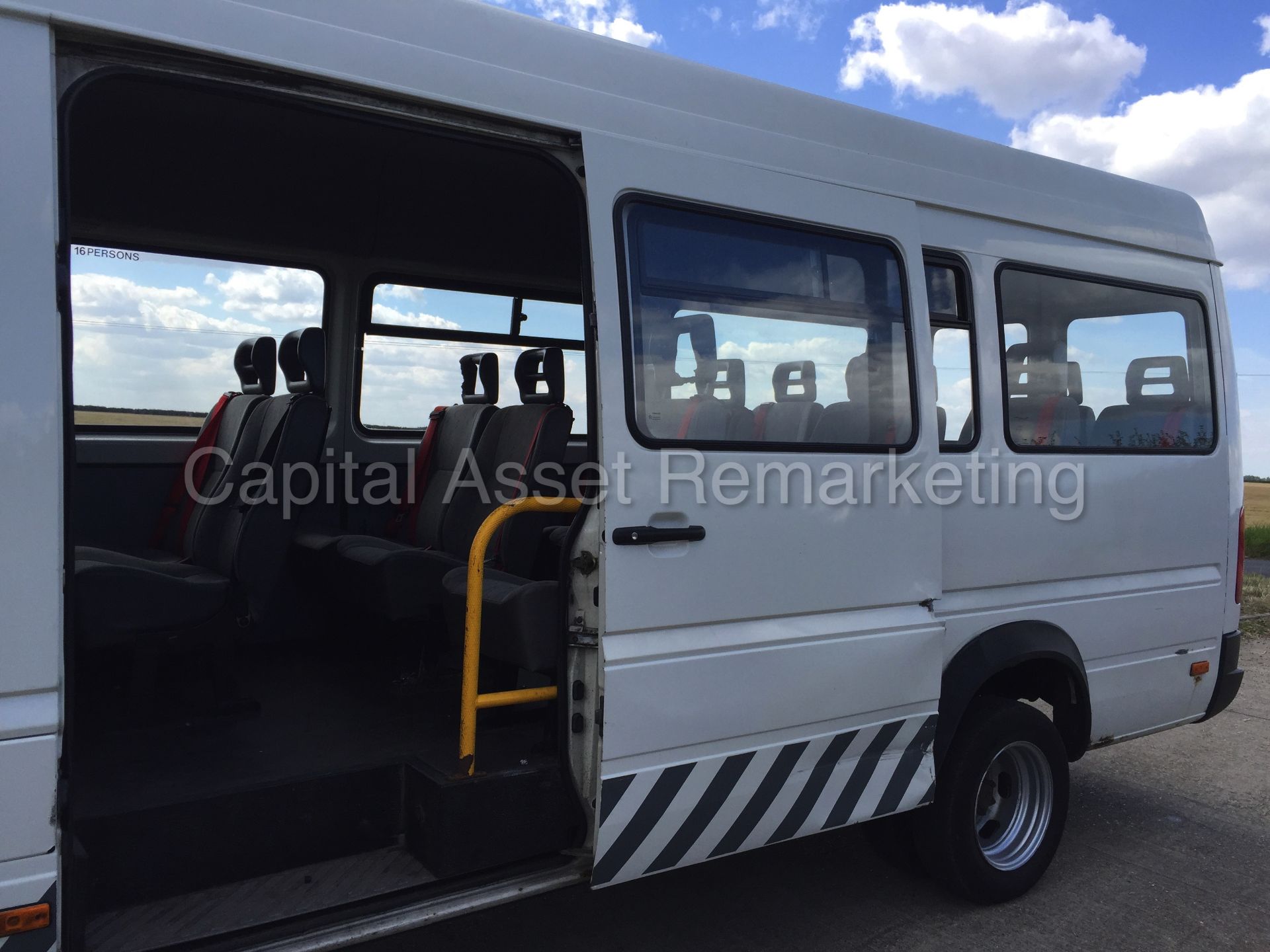 VW LT 46 'LWB HI-ROOF' (2002 - 02 REG) '17 SEATER MINI-BUS' '2.5 TDI - DIESEL' (NO VAT - SAVE 20%) - Image 4 of 19