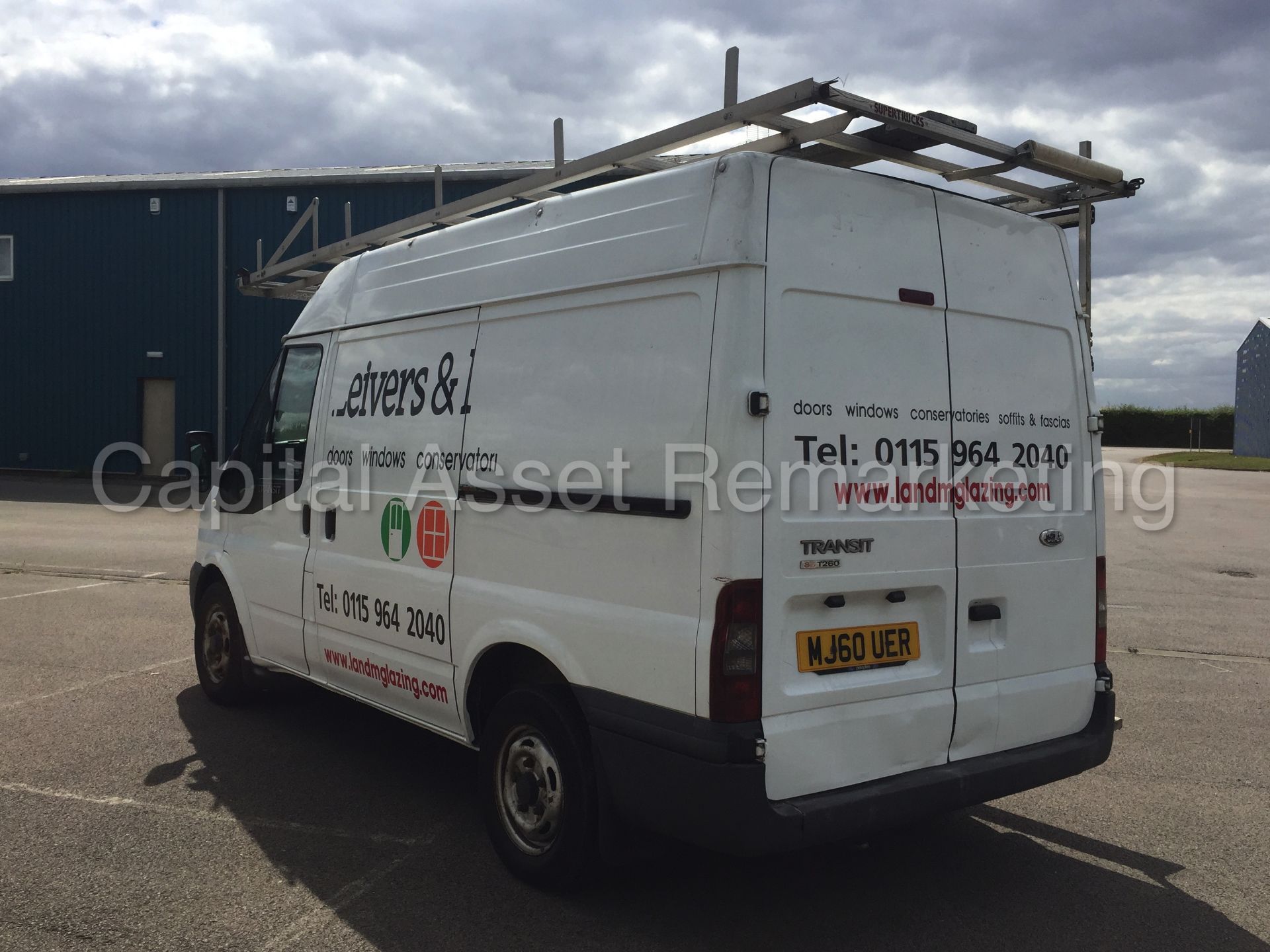 (ON SALE) FORD TRANSIT 85 T260M FWD (2011 MODEL) '2.2 TDCI - DIESEL' 'GLASS CARRYING RACK' (NO VAT) - Image 5 of 18