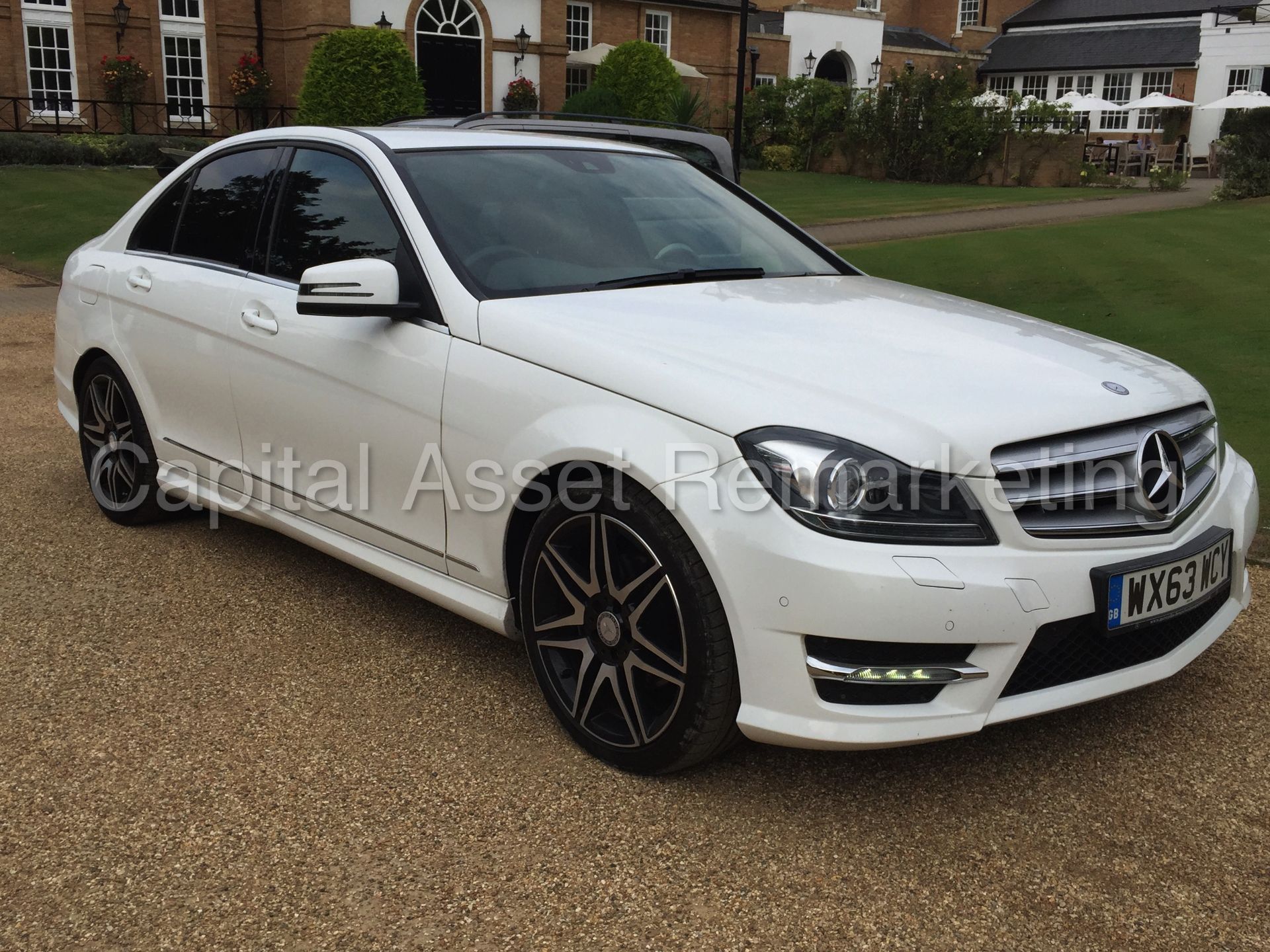 MERCEDES-BENZ C220 CDI 'AMG SPORT PLUS' (2014 MODEL) '7-G AUTO - LEATHER - SAT NAV' (1 OWNER) - Image 9 of 29