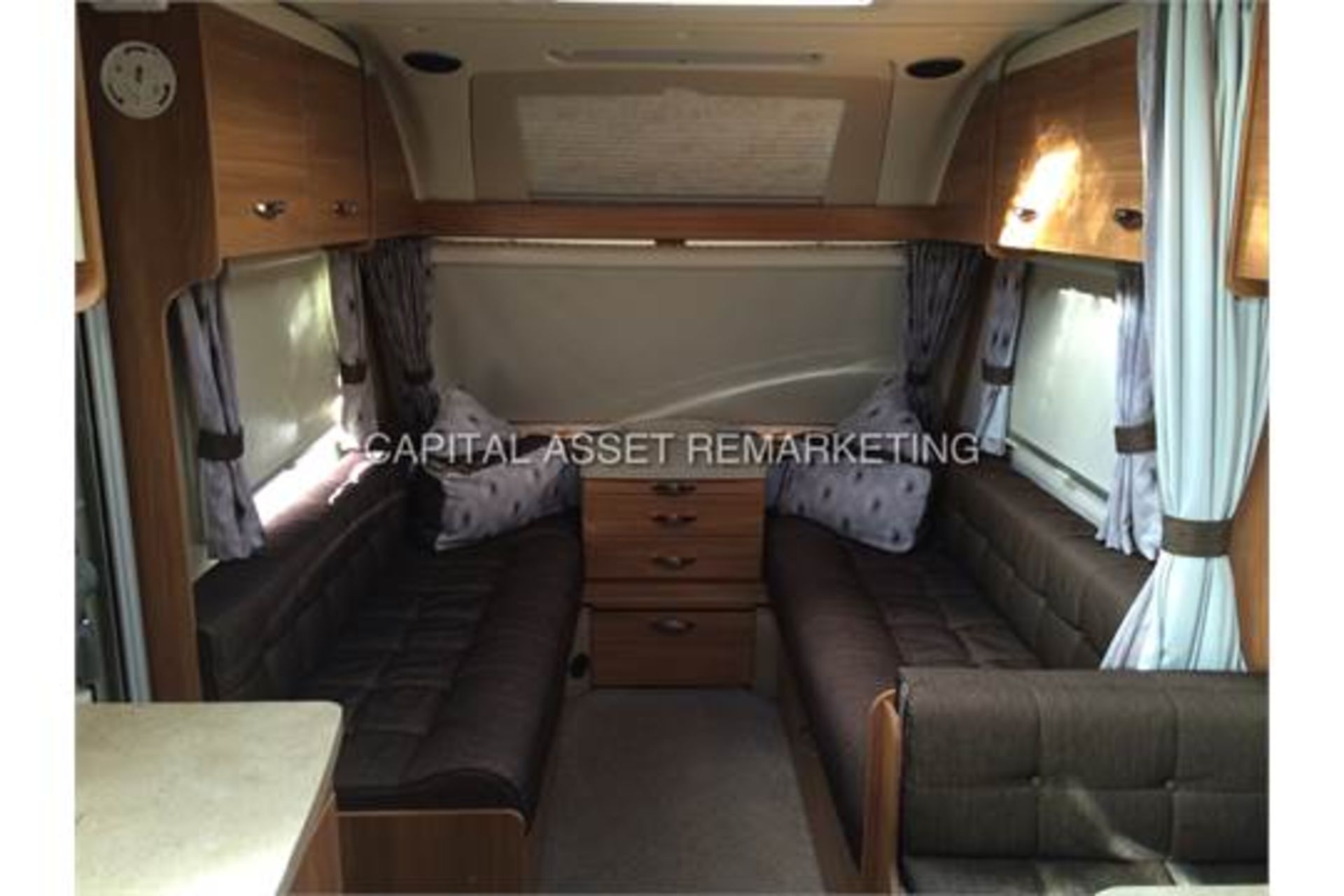 SWIFT "SPRITE QUATTRO FB" 6 BERTH LUXURY TOURING CARAVAN (2014) 1 OWNER - CRIS REGISTED - STUNNING - Image 11 of 27