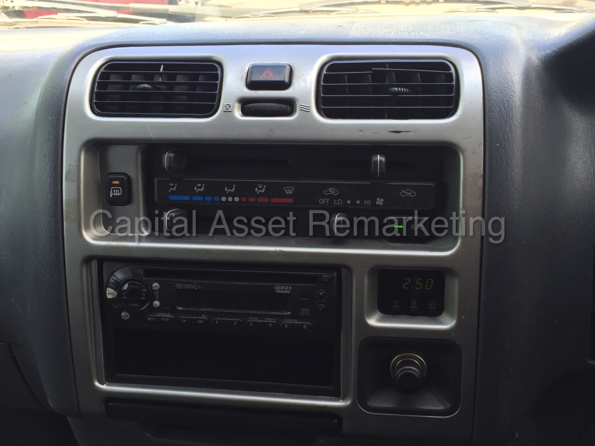 TOYOTA HIACE 280 SWB (2007 MODEL) '2.5 D-4D - AIR CON - ELEC PACK' **NEW MODEL** (NO VAT - SAVE 20%) - Image 19 of 21