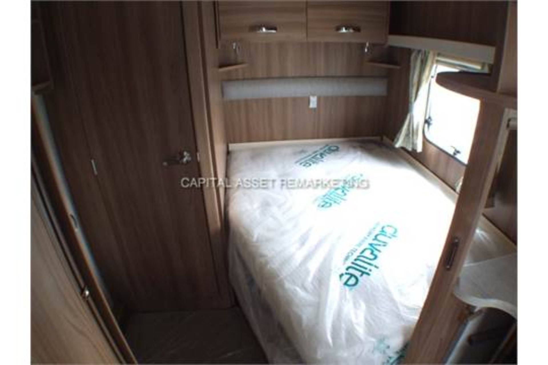 SWIFT "SPRITE QUATTRO FB" 6 BERTH LUXURY TOURING CARAVAN (2014) 1 OWNER - CRIS REGISTED - STUNNING - Image 19 of 27