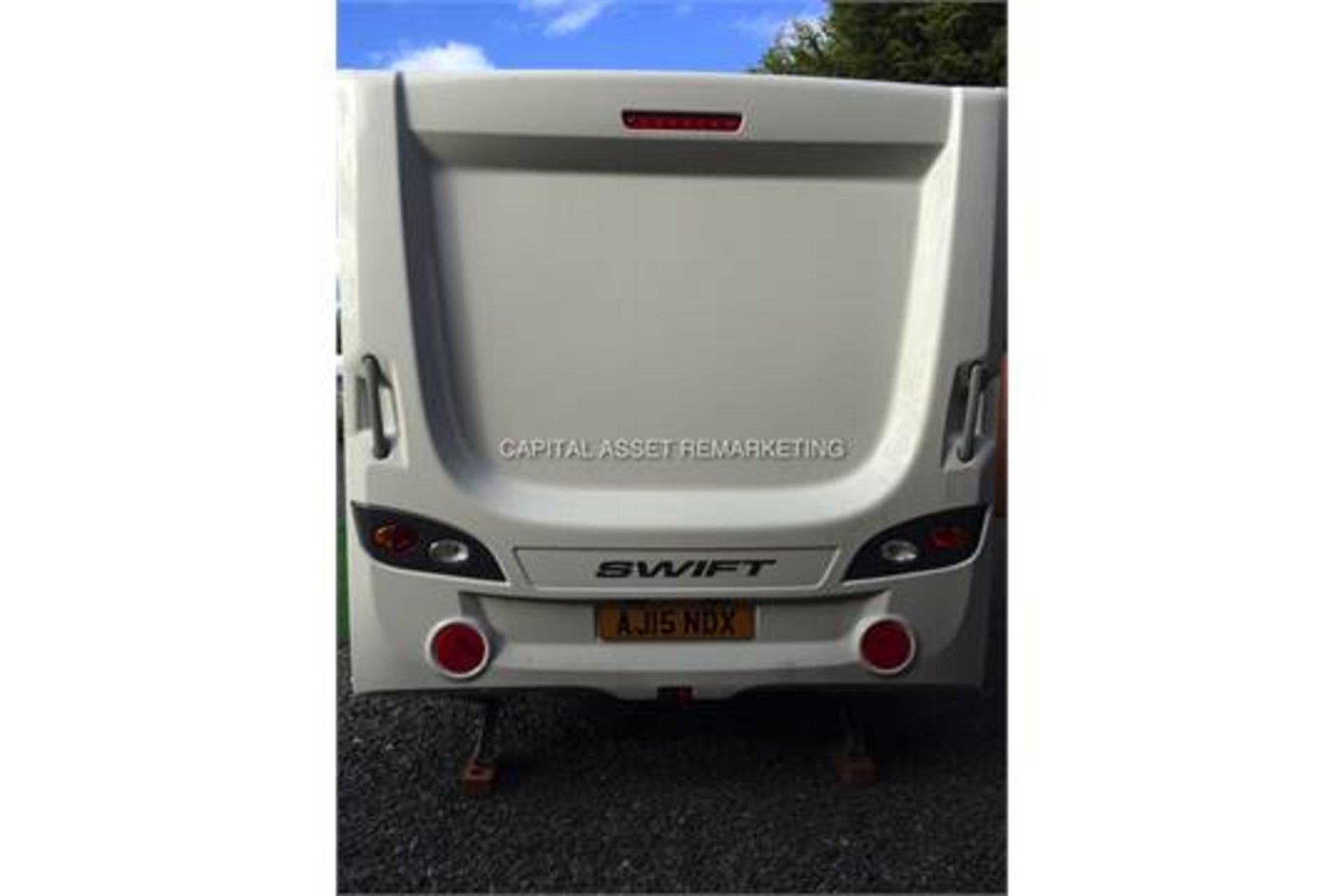 SWIFT "SPRITE QUATTRO FB" 6 BERTH LUXURY TOURING CARAVAN (2014) 1 OWNER - CRIS REGISTED - STUNNING - Image 4 of 27