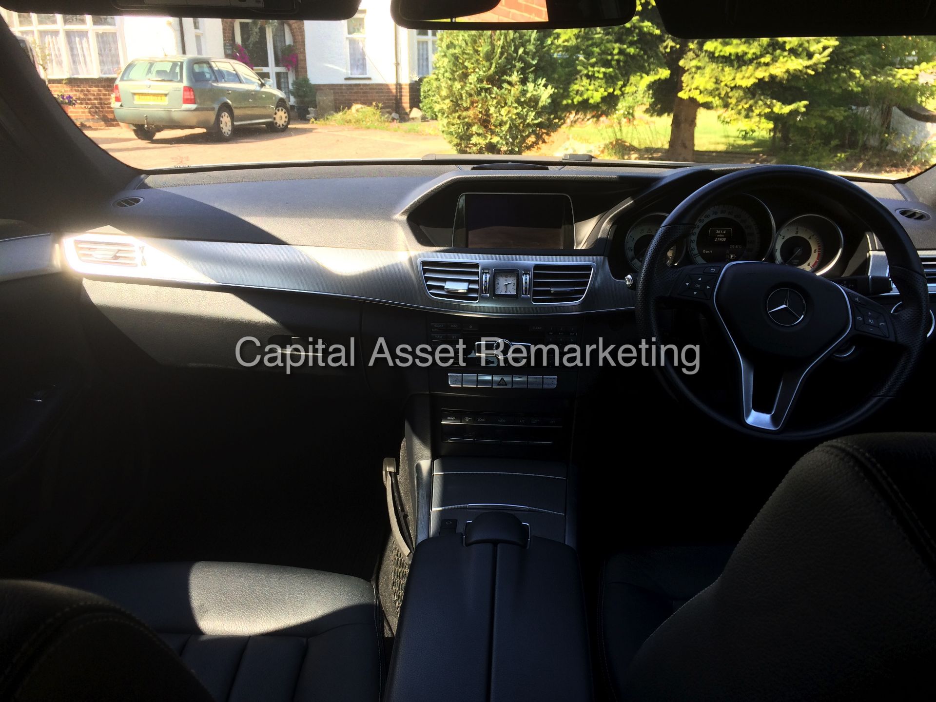 (ON SALE) MERCEDES E220CDI "SPECIAL EQUIPMENT - SE" AUTO PADDEL SHIFT (2015 MODEL) 1 OWNER -ONLY 21K - Image 13 of 23