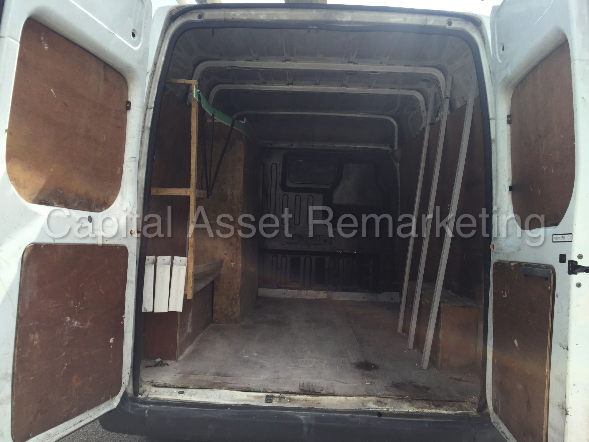 (ON SALE) FORD TRANSIT 85 T260M FWD (2011 MODEL) '2.2 TDCI - DIESEL' 'GLASS CARRYING RACK' (NO VAT) - Image 13 of 18