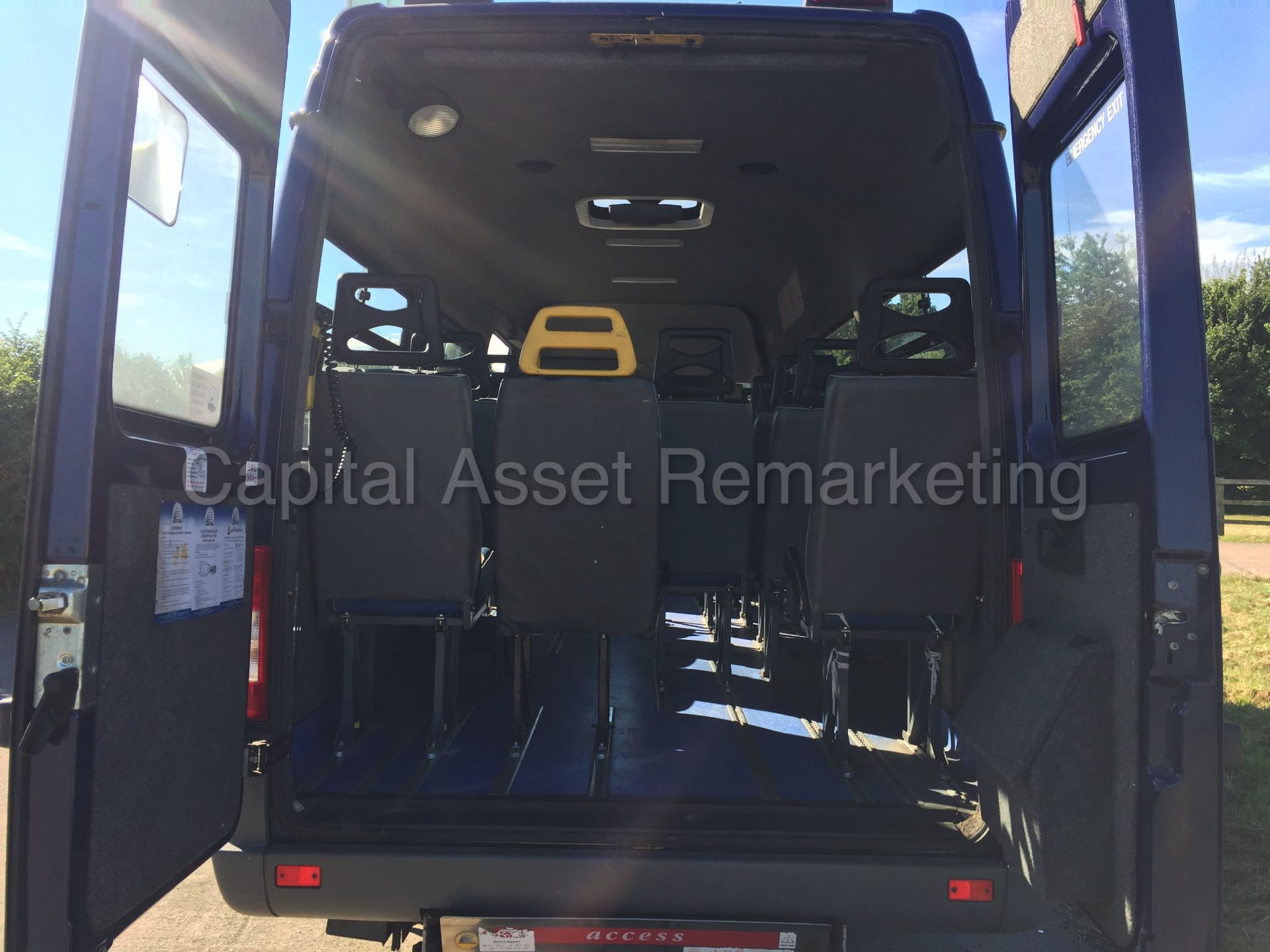 MERCEDES SPRINTER 411 CDI 'LWB HI-ROOF' (2005 MODEL) 16 SEATER MINI-BUS - ELECTRIC LIFT - Image 12 of 27