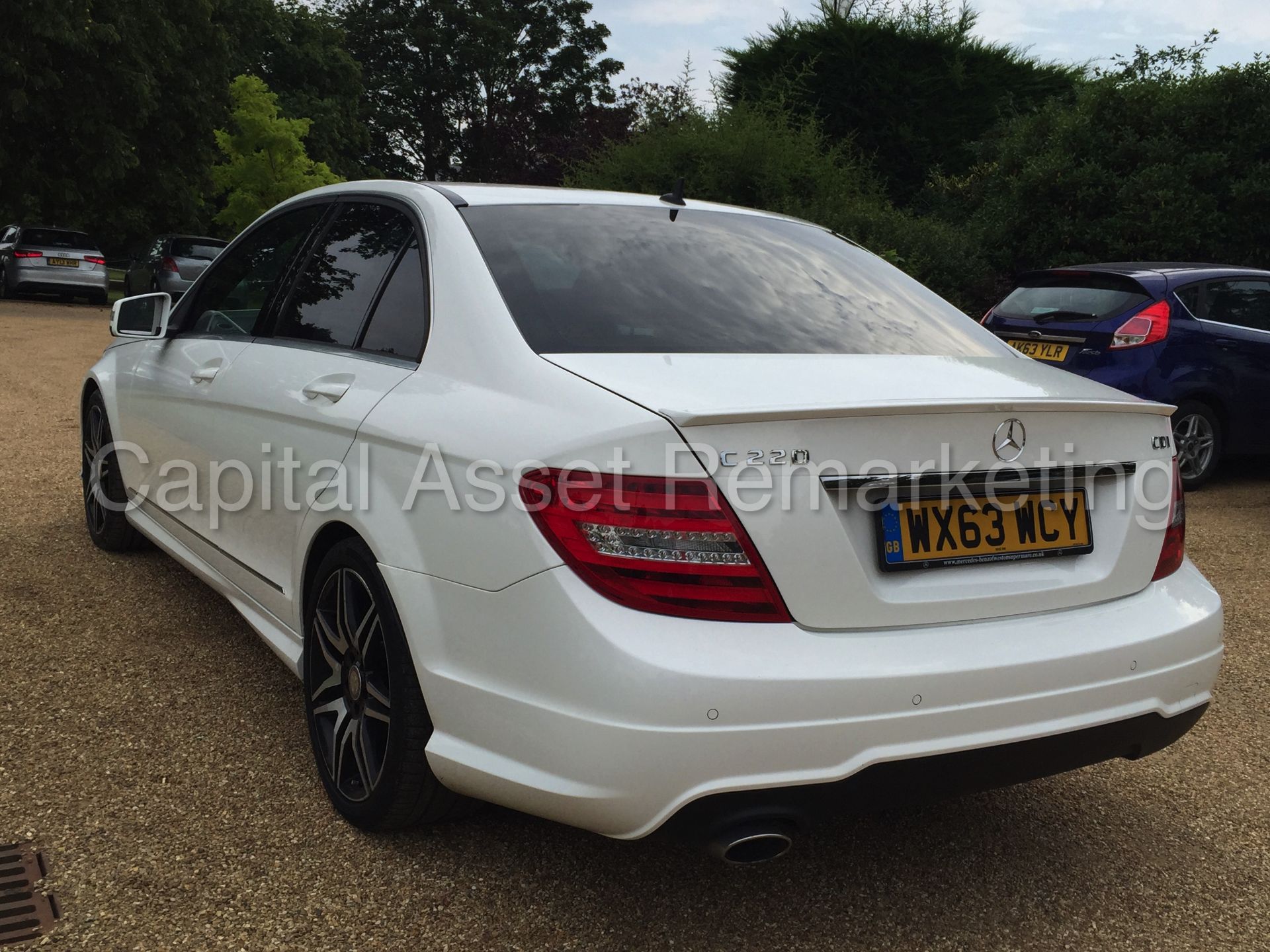 MERCEDES-BENZ C220 CDI 'AMG SPORT PLUS' (2014 MODEL) '7-G AUTO - LEATHER - SAT NAV' (1 OWNER) - Image 6 of 29