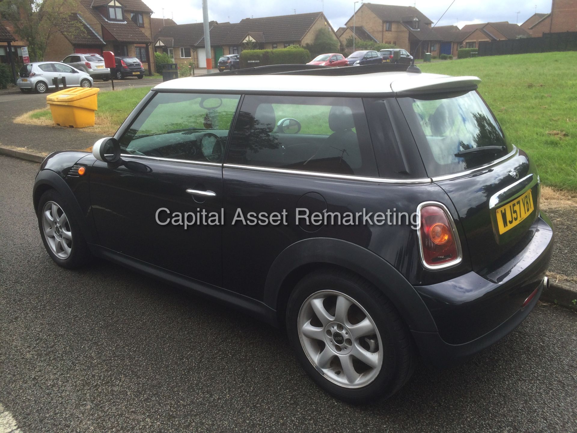 (ON SALE)MINI "COOPER" DIESEL - CHILLI PACK - LEATHER - PAN ROOF - 2008 MODEL - MASSIVE SPEC - BLACK - Image 3 of 17