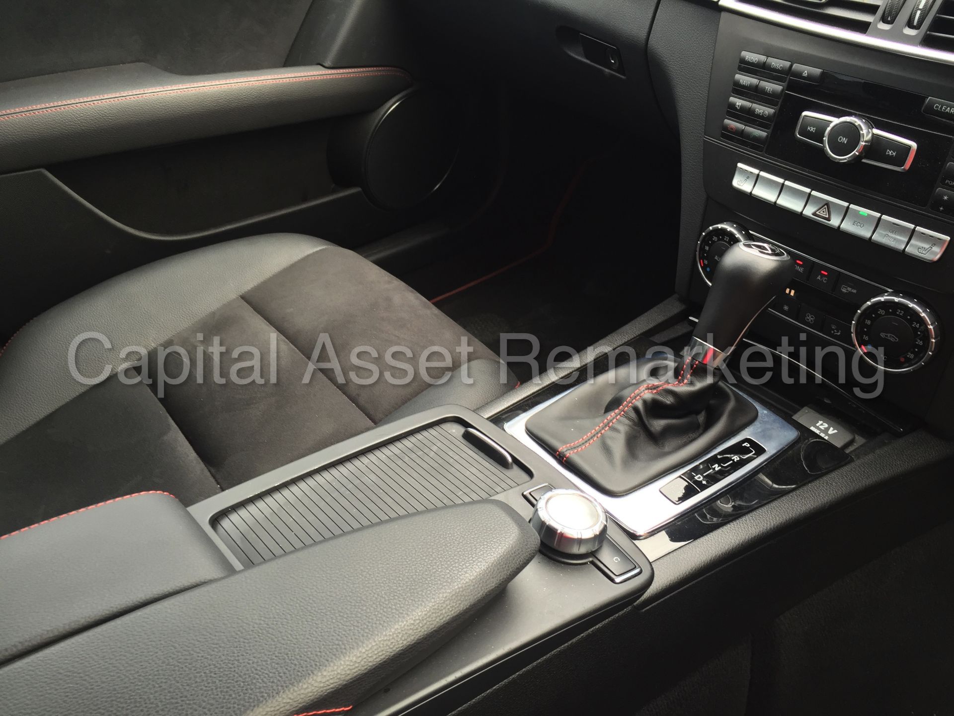 MERCEDES-BENZ C220 CDI 'AMG SPORT PLUS' (2014 MODEL) '7-G AUTO - LEATHER - SAT NAV' (1 OWNER) - Image 19 of 29