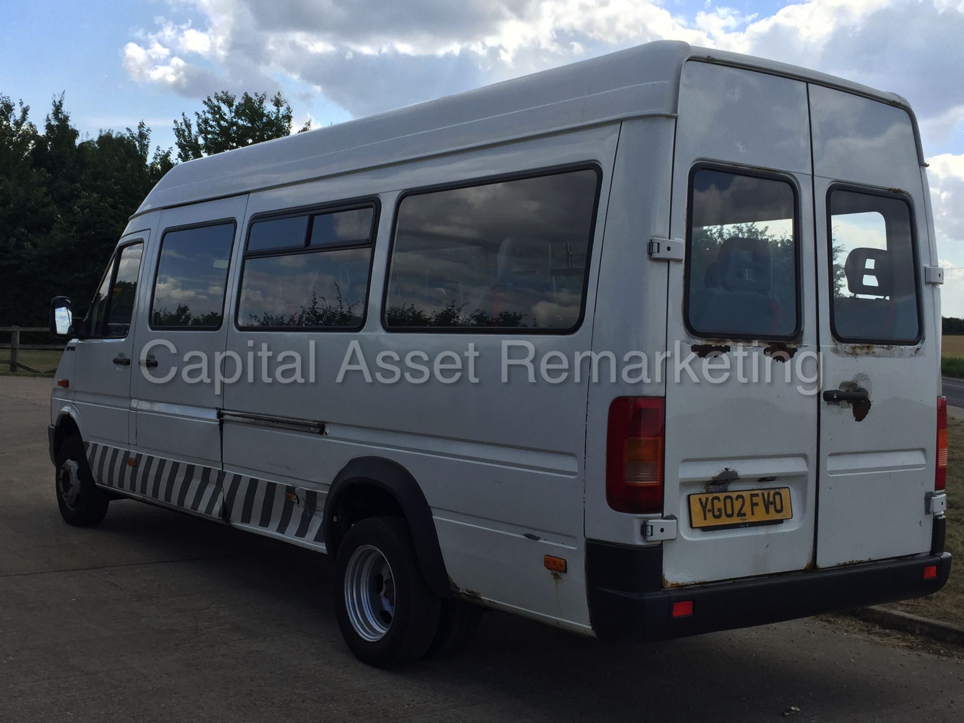 VW LT 46 'LWB HI-ROOF' (2002 - 02 REG) '17 SEATER MINI-BUS' '2.5 TDI - DIESEL' (NO VAT - SAVE 20%) - Image 17 of 19