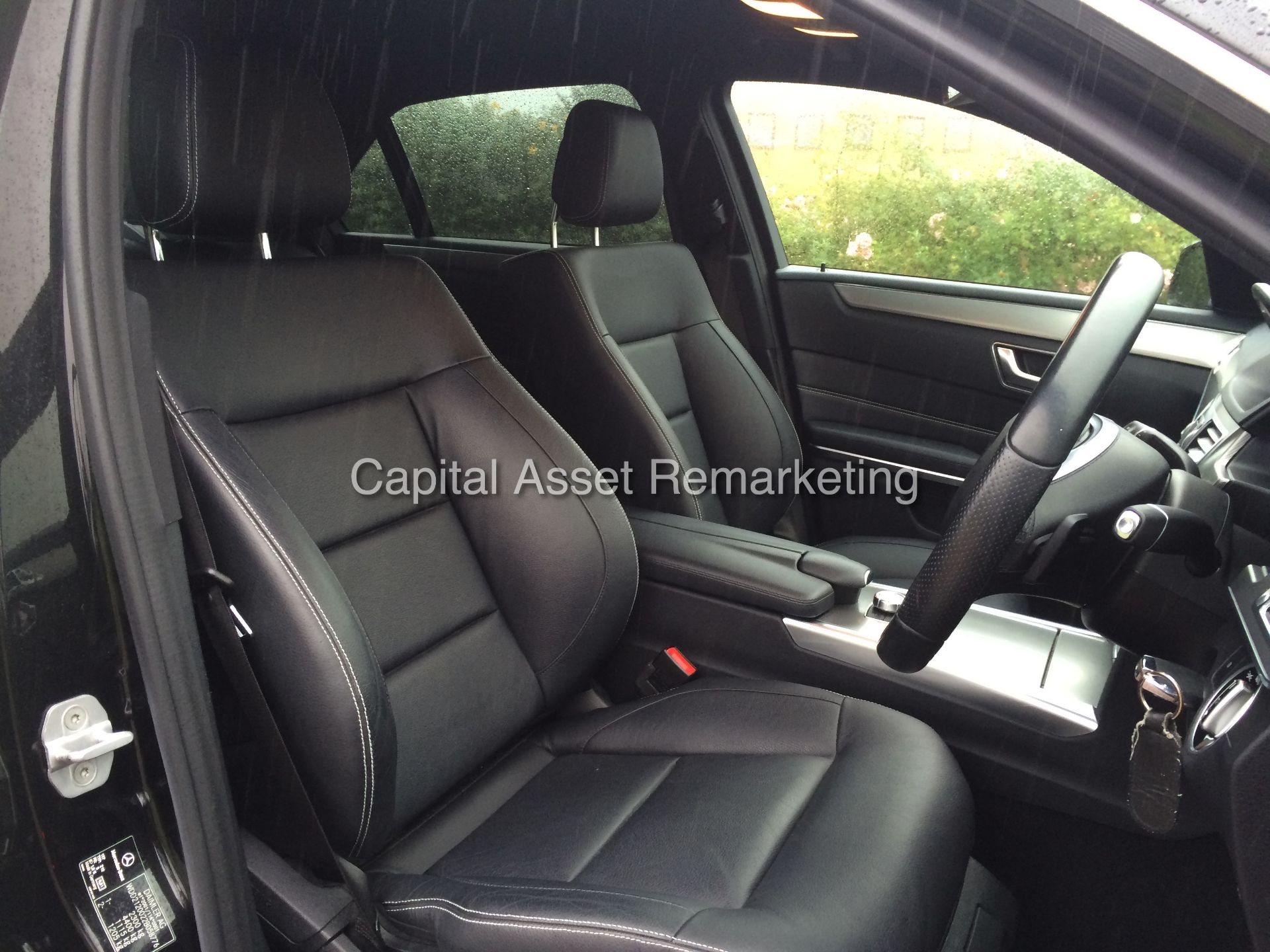 MERCEDES E220CDI AUTO "AMG SPORT - BLACK EDITION" (14 REG) COMMAND - FULL LEATHER - MASSIVE SPEC - Image 12 of 26