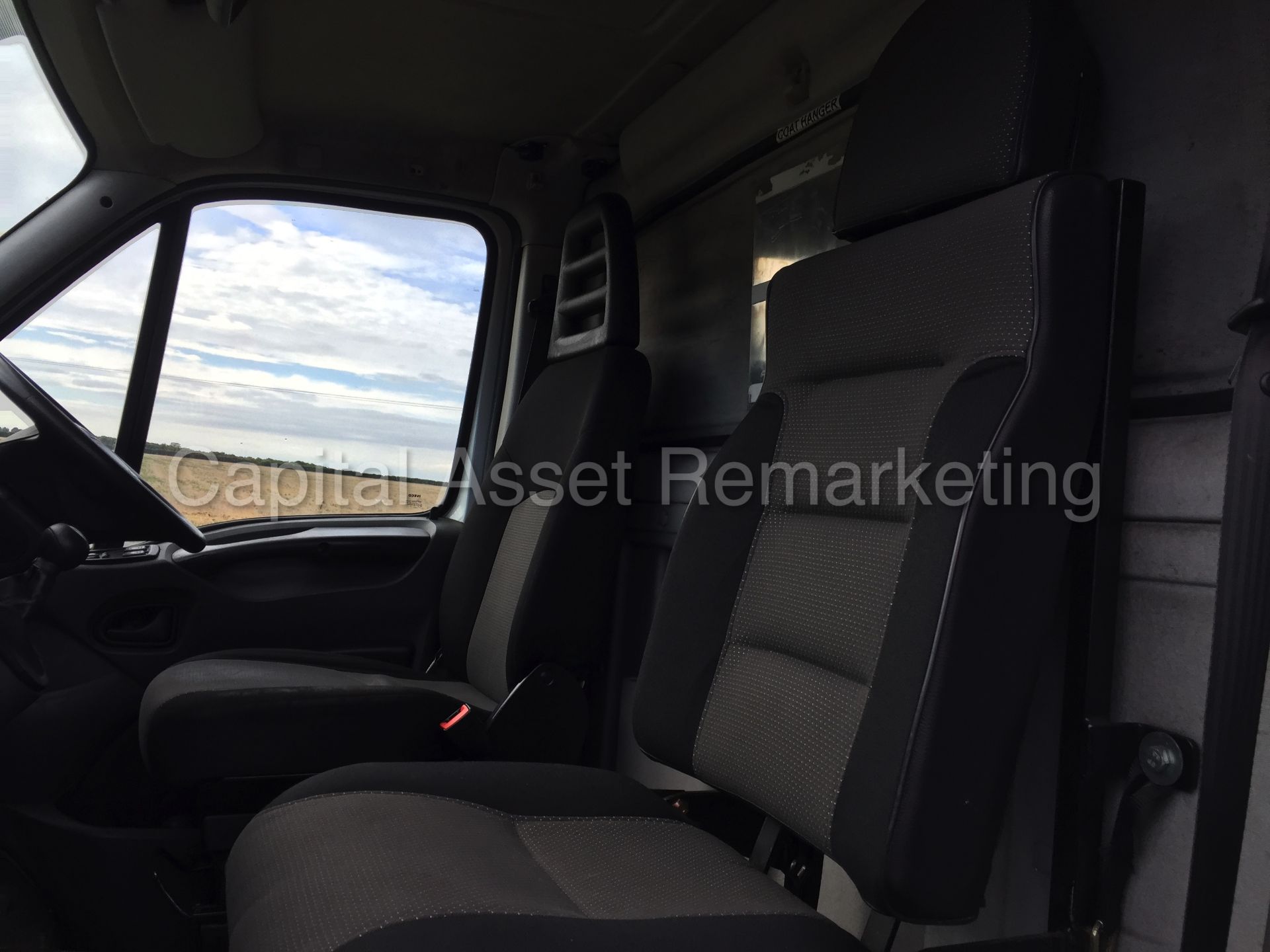 IVECO DAILY 35S11 'FRIDGE / BOX VAN' (2012 MODEL) '2.3 DIESEL - 6 SPEED' **OVER-NIGHT STANDBY** - Image 12 of 22