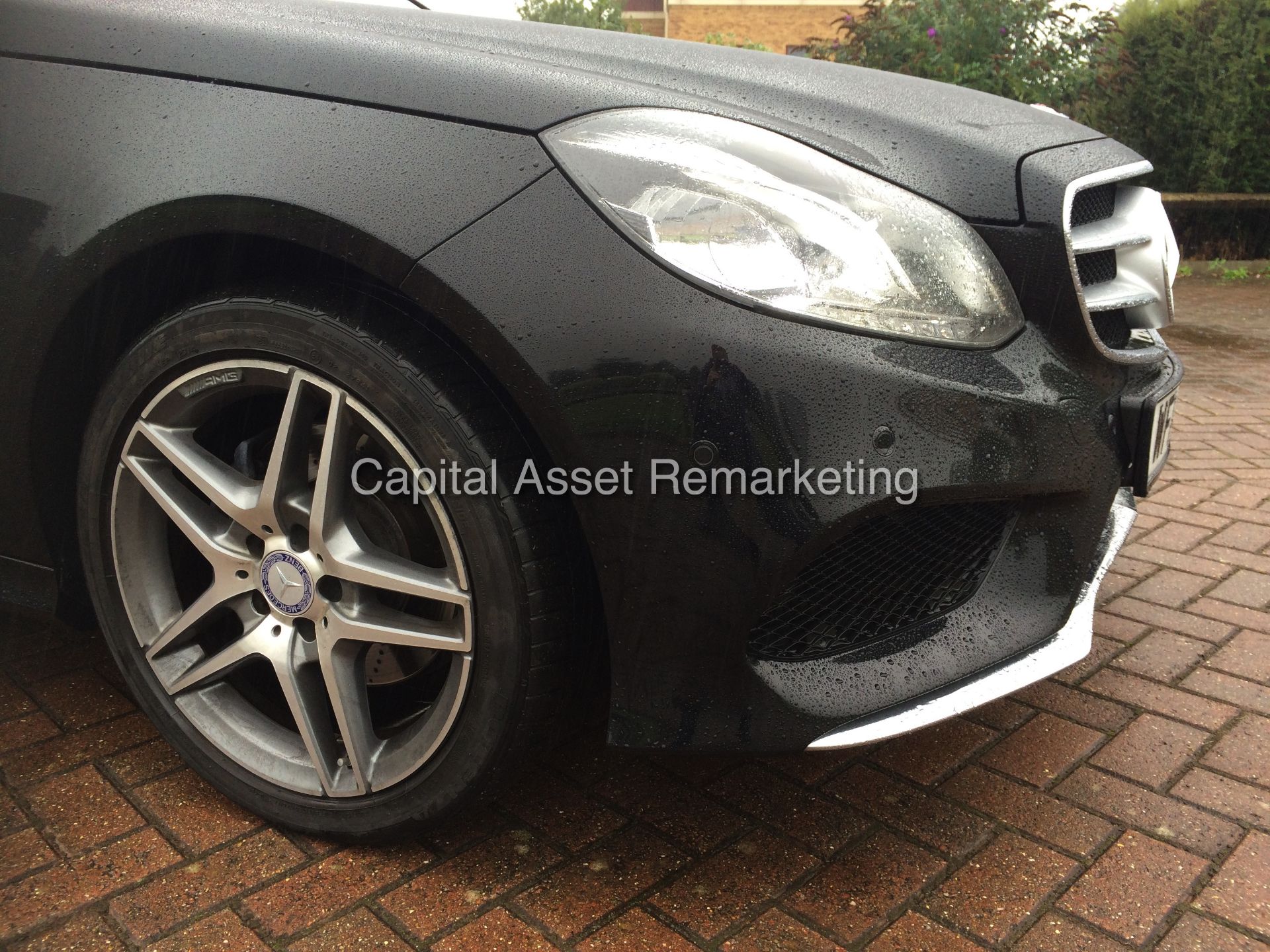 MERCEDES E220CDI AUTO "AMG SPORT - BLACK EDITION" (14 REG) COMMAND - FULL LEATHER - MASSIVE SPEC - Image 9 of 26