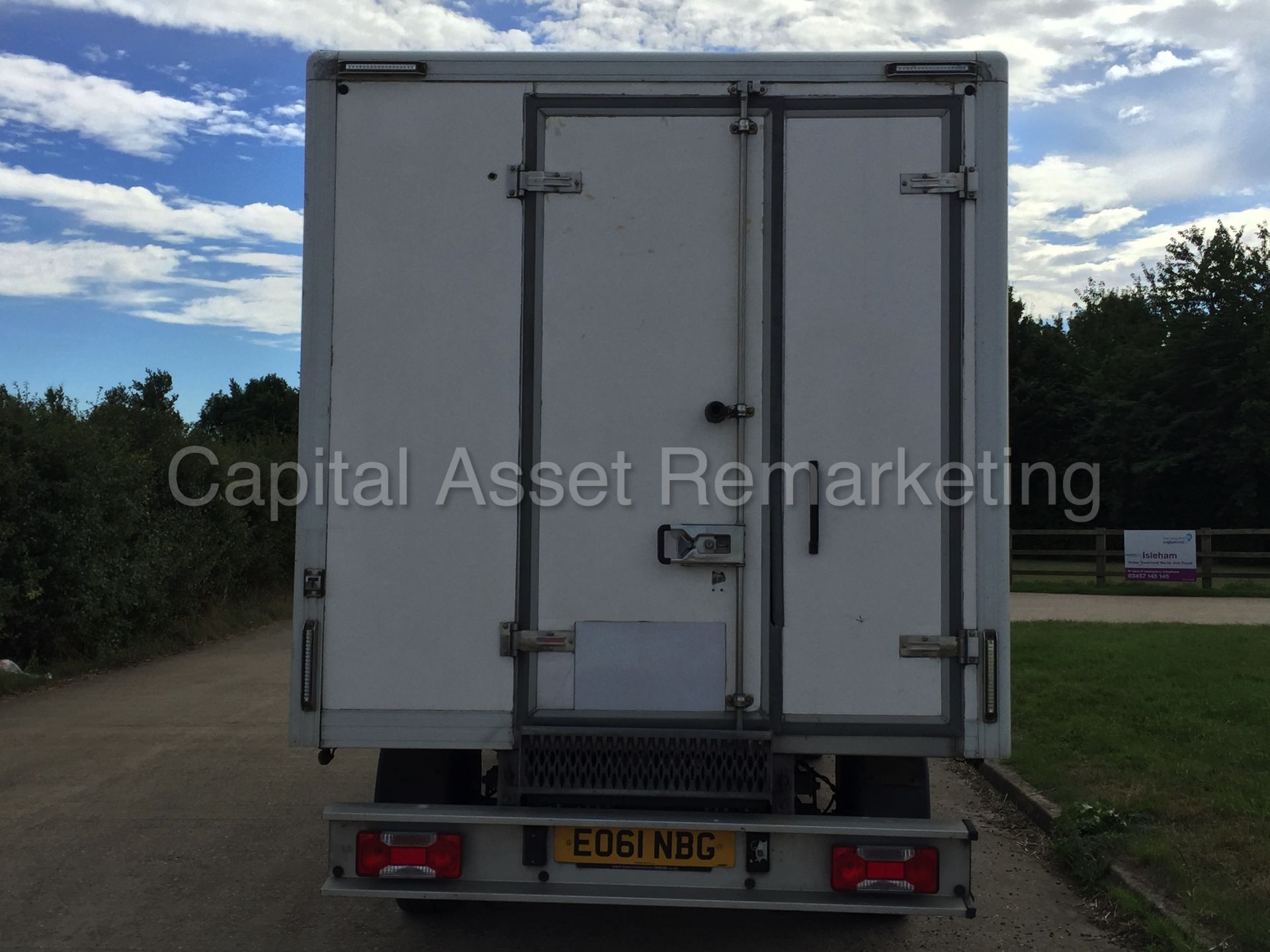 IVECO DAILY 35S11 'FRIDGE / BOX VAN' (2012 MODEL) '2.3 DIESEL - 6 SPEED' **OVER-NIGHT STANDBY** - Image 7 of 22
