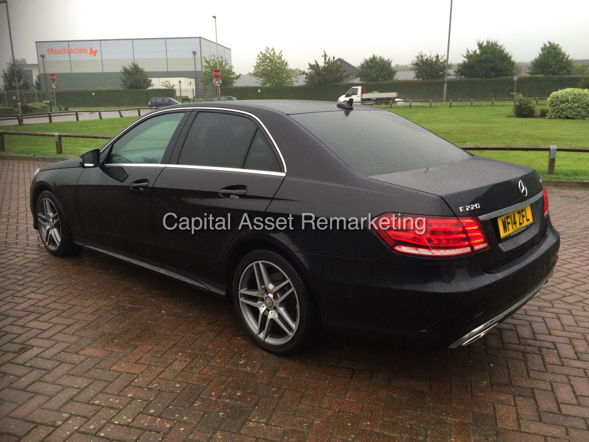 MERCEDES E220CDI AUTO "AMG SPORT - BLACK EDITION" (14 REG) COMMAND - FULL LEATHER - MASSIVE SPEC - Image 5 of 26