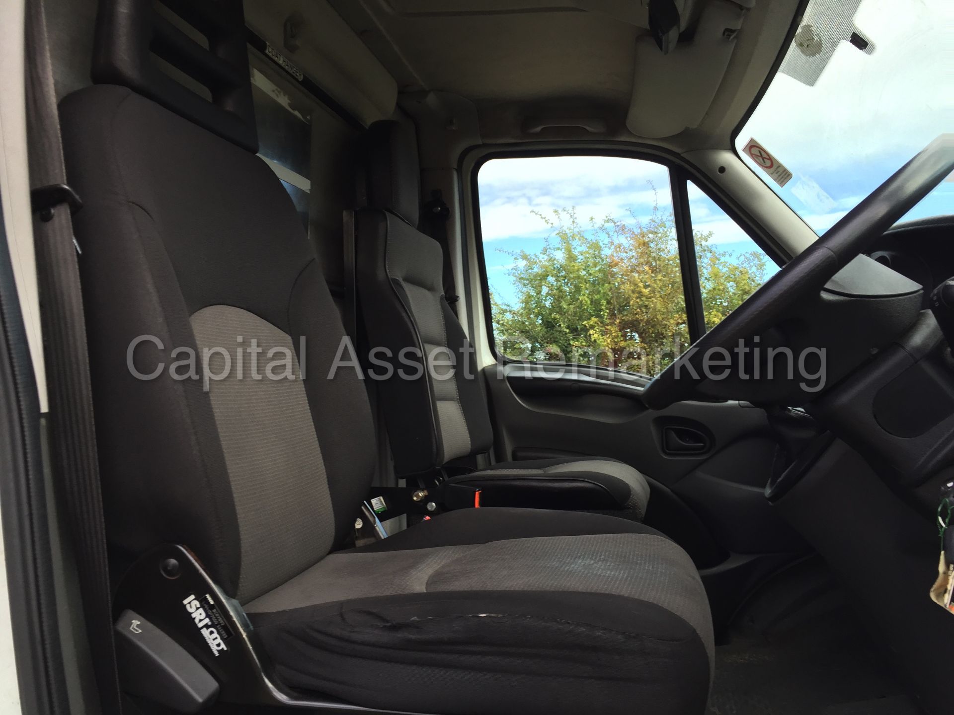 IVECO DAILY 35S11 'FRIDGE / BOX VAN' (2012 MODEL) '2.3 DIESEL - 6 SPEED' **OVER-NIGHT STANDBY** - Image 19 of 22