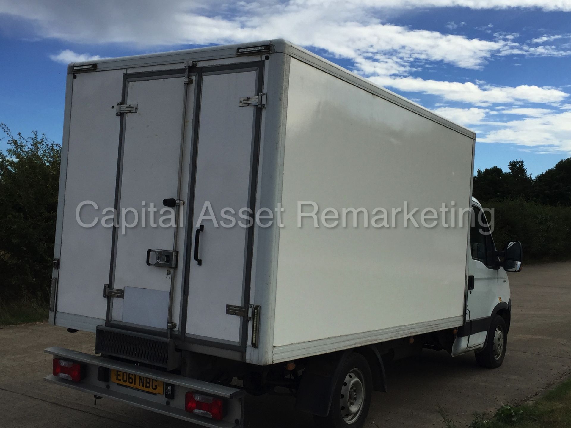 IVECO DAILY 35S11 'FRIDGE / BOX VAN' (2012 MODEL) '2.3 DIESEL - 6 SPEED' **OVER-NIGHT STANDBY** - Image 8 of 22