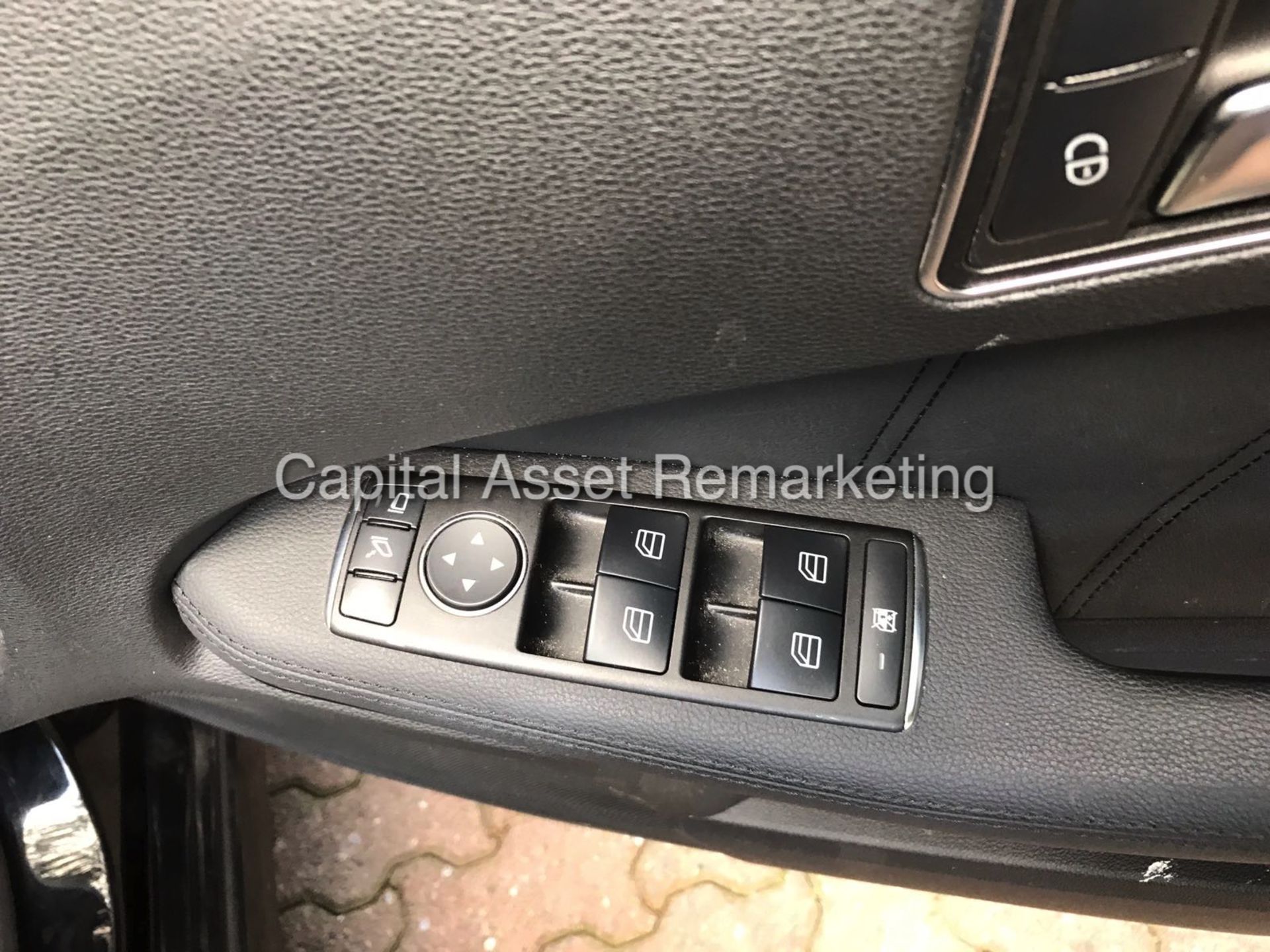 MERCEDES E220CDI AUTO "AVANTGARDE" ESTATE - 2013 MODEL - LEATHER - MASSIVE SPEC - 1 OWNER - LOOK!! - Image 13 of 15