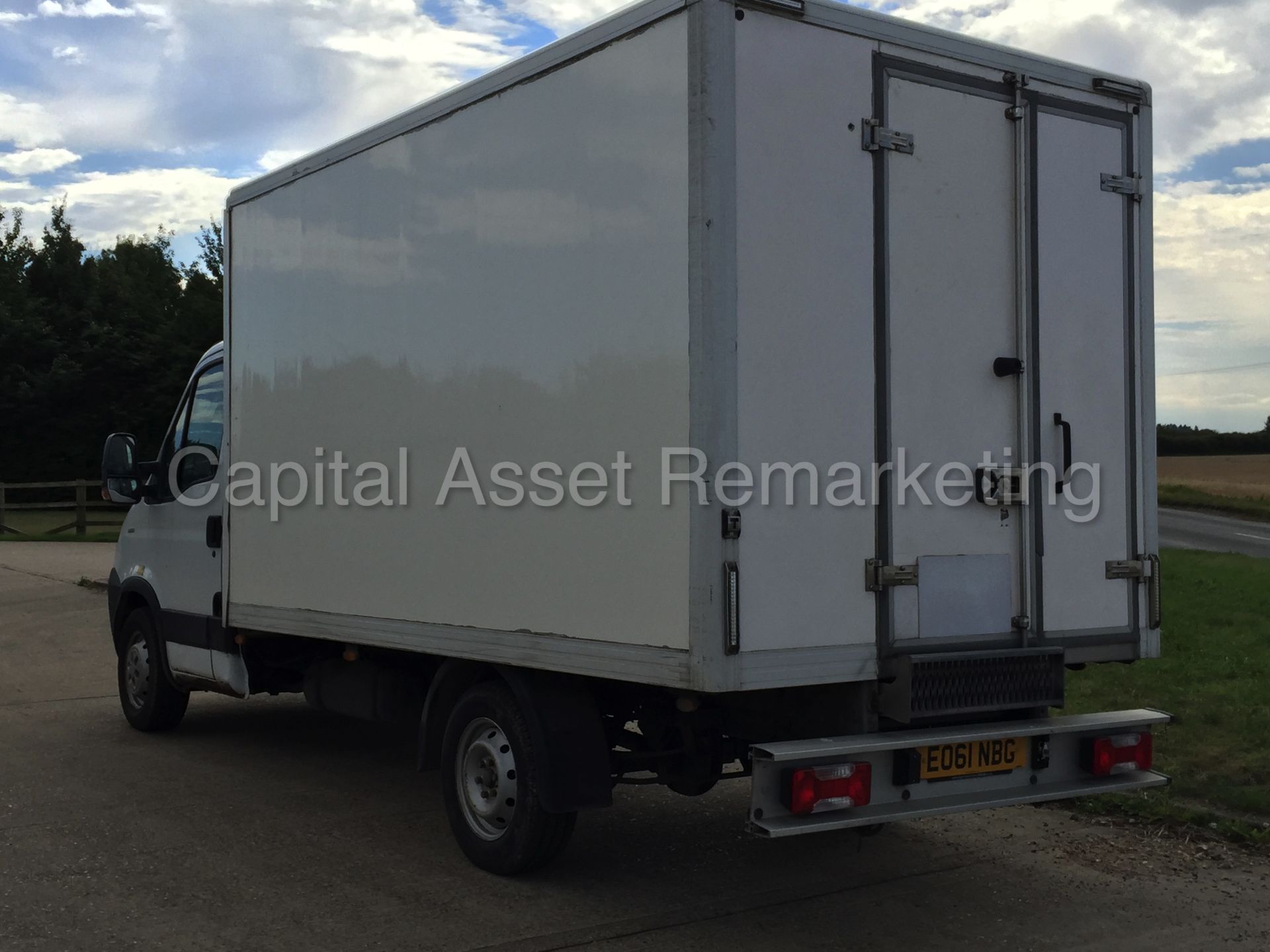 IVECO DAILY 35S11 'FRIDGE / BOX VAN' (2012 MODEL) '2.3 DIESEL - 6 SPEED' **OVER-NIGHT STANDBY** - Image 6 of 22