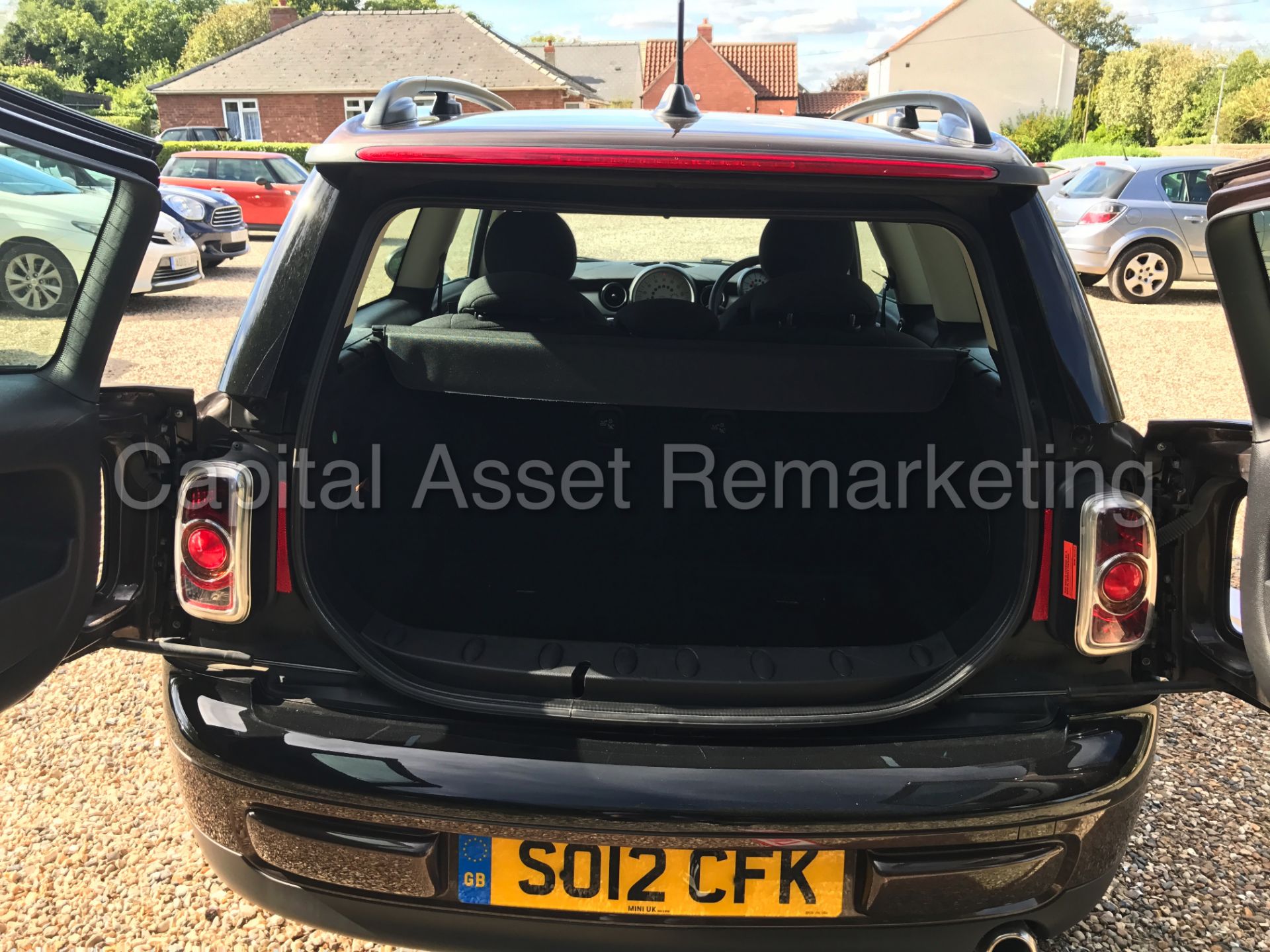 MINI CLUBMAN COOPER 1.6D "HOT CHOCOLATE" - 12 REG - 1 OWNER - MASSIVE SPEC - AIR CON - STOP/START!! - Image 12 of 24