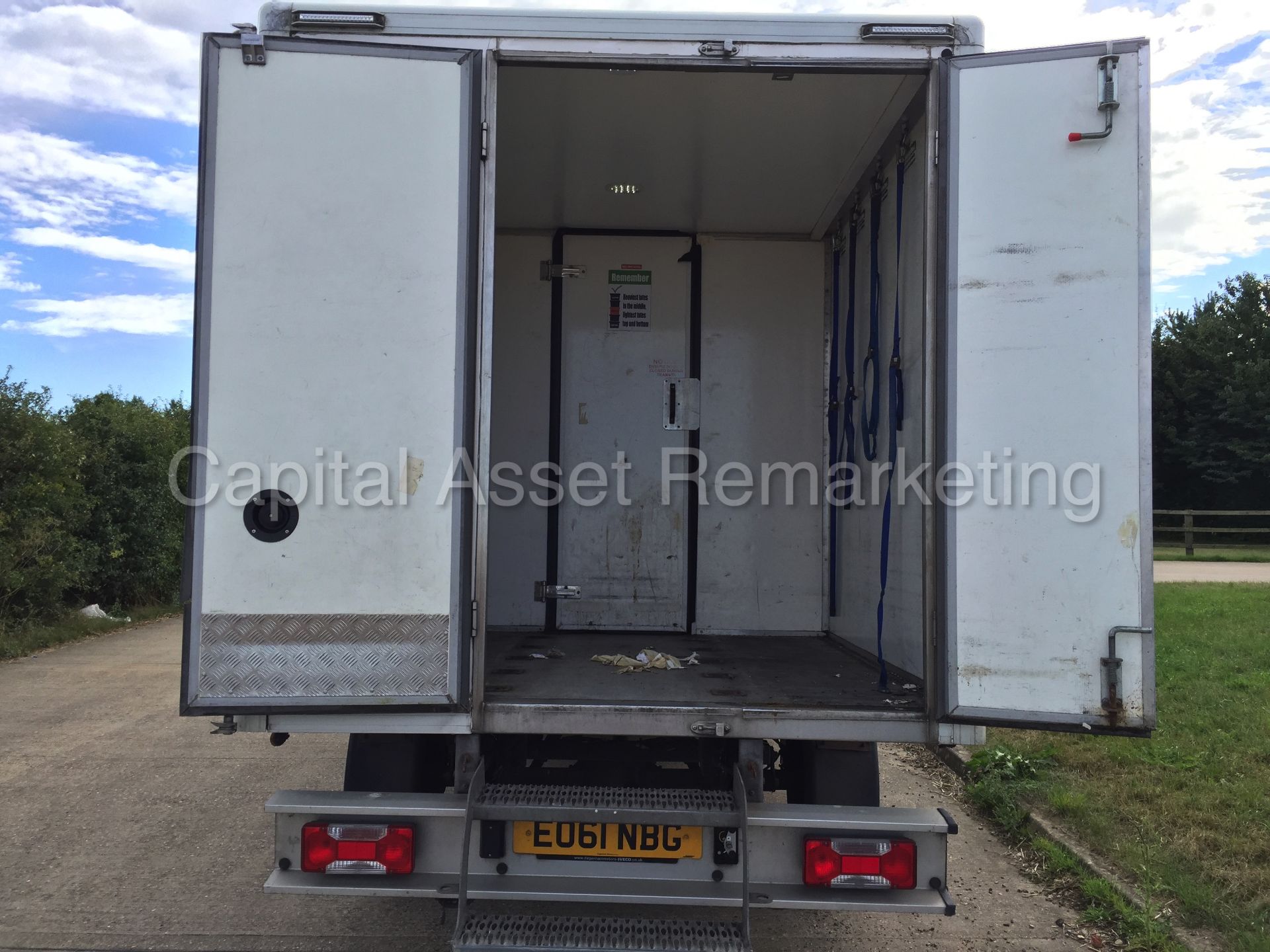 IVECO DAILY 35S11 'FRIDGE / BOX VAN' (2012 MODEL) '2.3 DIESEL - 6 SPEED' **OVER-NIGHT STANDBY** - Image 10 of 22