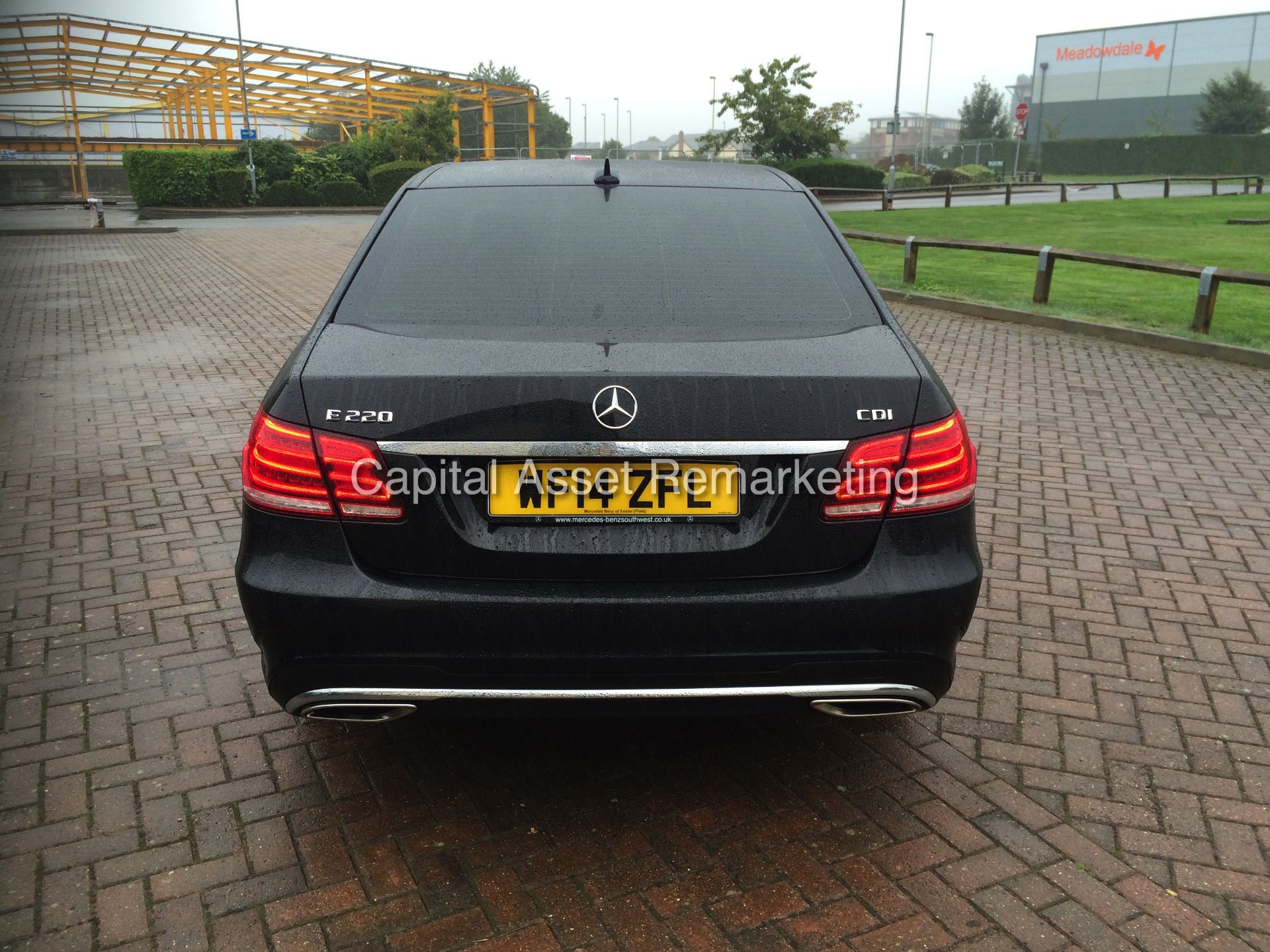 MERCEDES E220CDI AUTO "AMG SPORT - BLACK EDITION" (14 REG) COMMAND - FULL LEATHER - MASSIVE SPEC - Image 6 of 26