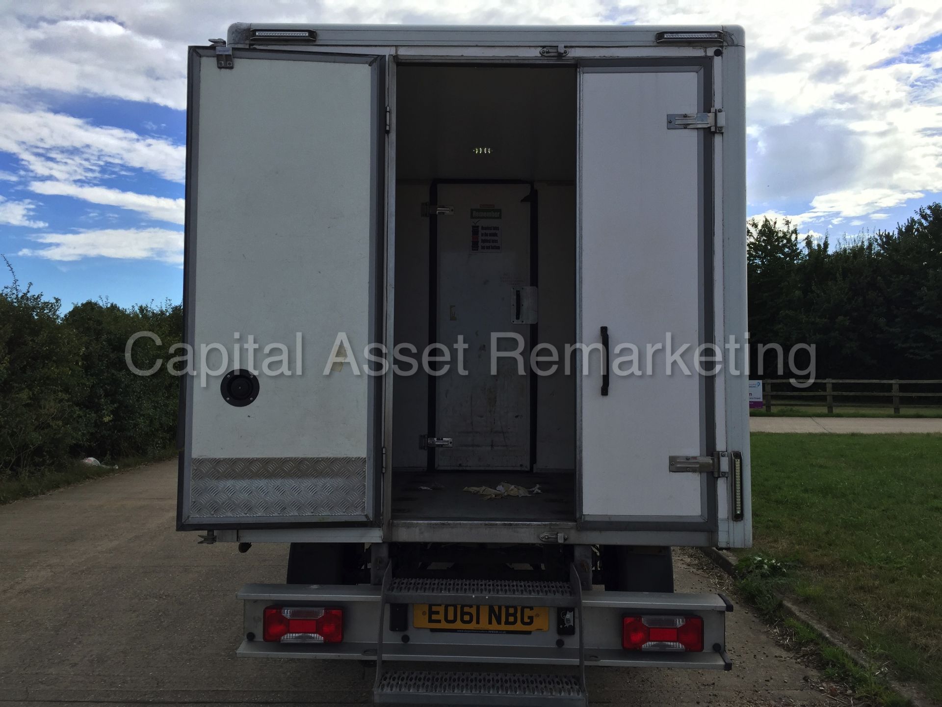 IVECO DAILY 35S11 'FRIDGE / BOX VAN' (2012 MODEL) '2.3 DIESEL - 6 SPEED' **OVER-NIGHT STANDBY** - Image 11 of 22