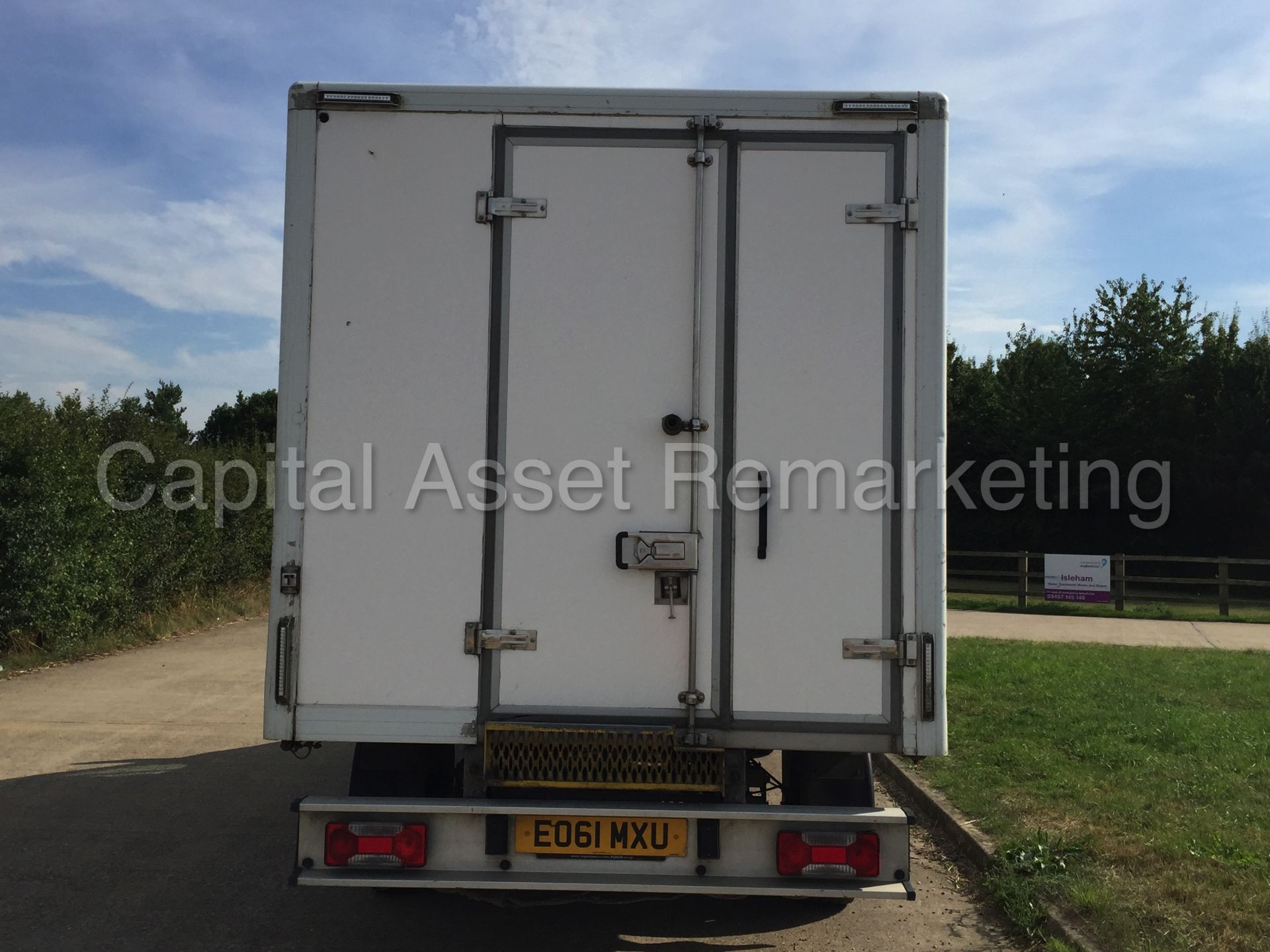 IVECO DAILY 35S11 'FRIDGE / BOX VAN' (2012 MODEL) '2.3 DIESEL - 6 SPEED' **OVER-NIGHT STANDBY** - Image 4 of 20