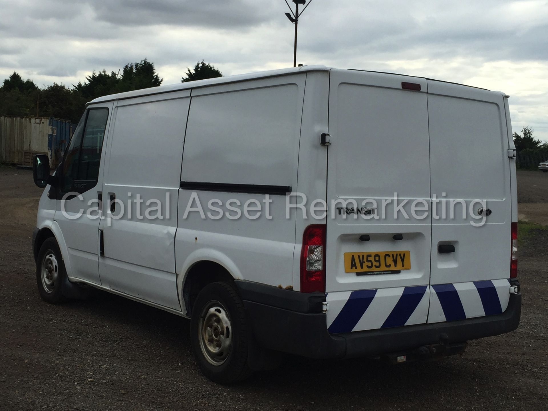 FORD TRANSIT 85 T260 SWB FWD (2010 MODEL) '2.2 TDCI - DIESEL - 5 SPEED' (NO VAT - SAVE 20%) - Image 5 of 18