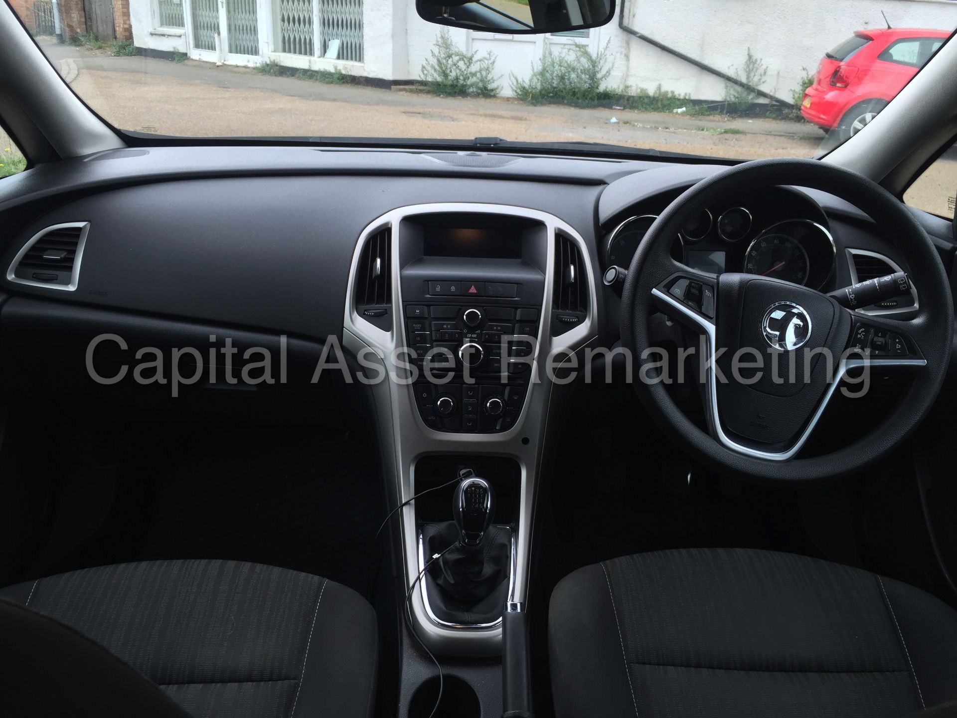 VAUXHALL ASTRA 'EXCLUSIVE' (2012 MODEL) '1.7 CDTI - ECOFLEX - 6 SPEED' *AIR CON* NO VAT - Image 15 of 24