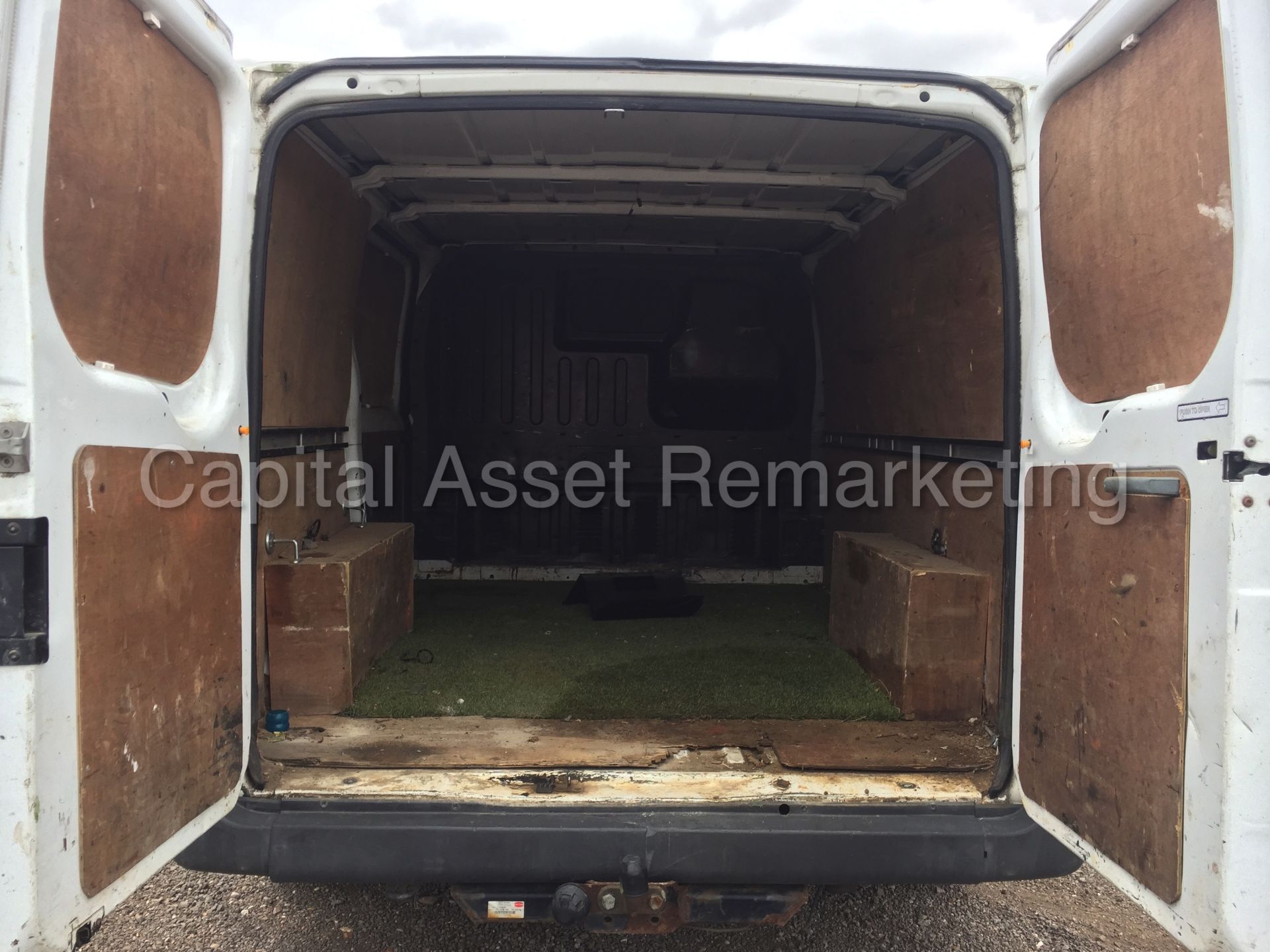 FORD TRANSIT 85 T260 SWB FWD (2010 MODEL) '2.2 TDCI - DIESEL - 5 SPEED' (NO VAT - SAVE 20%) - Image 13 of 18