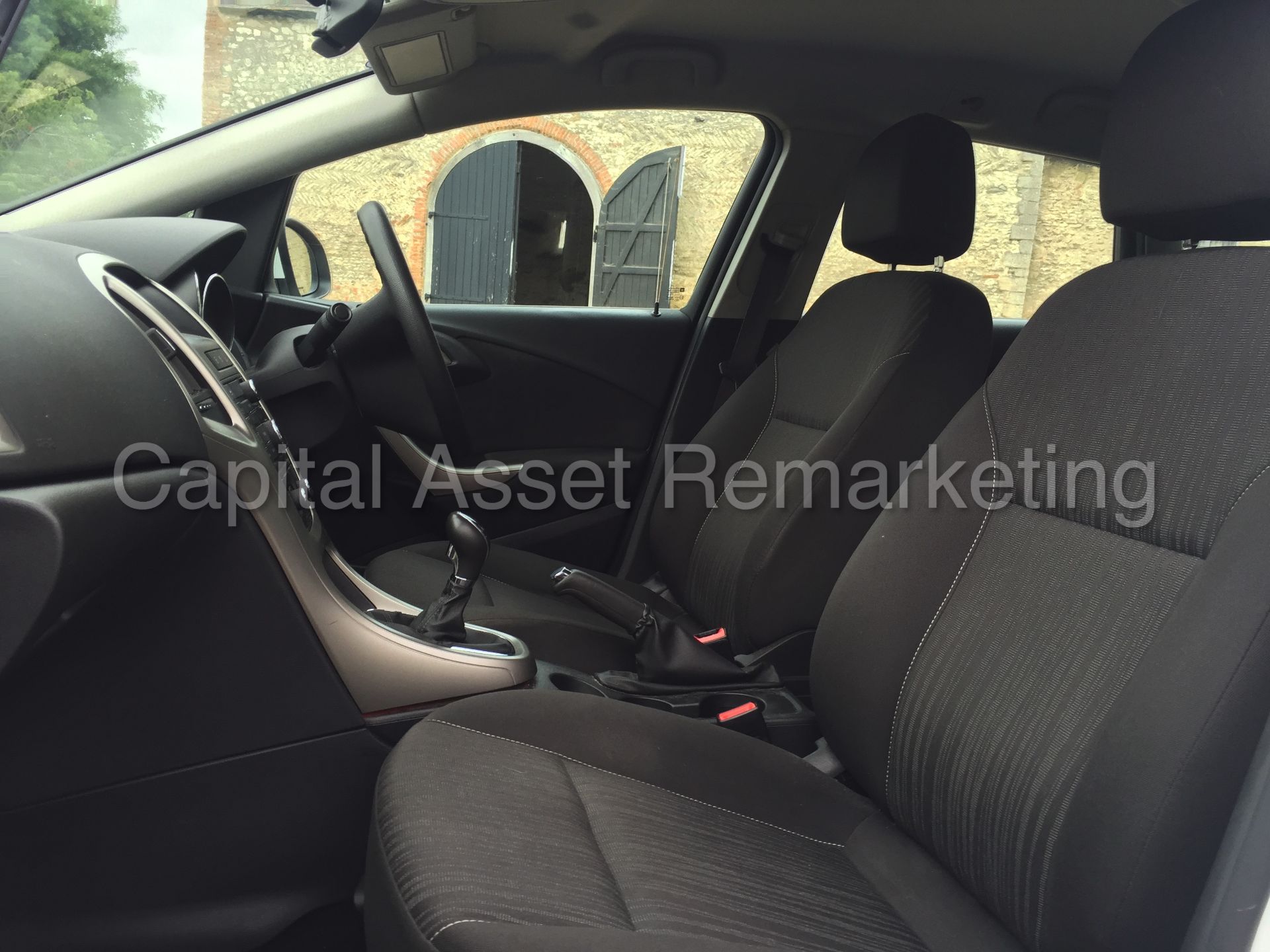 VAUXHALL ASTRA 'EXCLUSIVE' (2012 MODEL) '1.7 CDTI - ECOFLEX - 6 SPEED' *AIR CON* NO VAT - Image 13 of 24