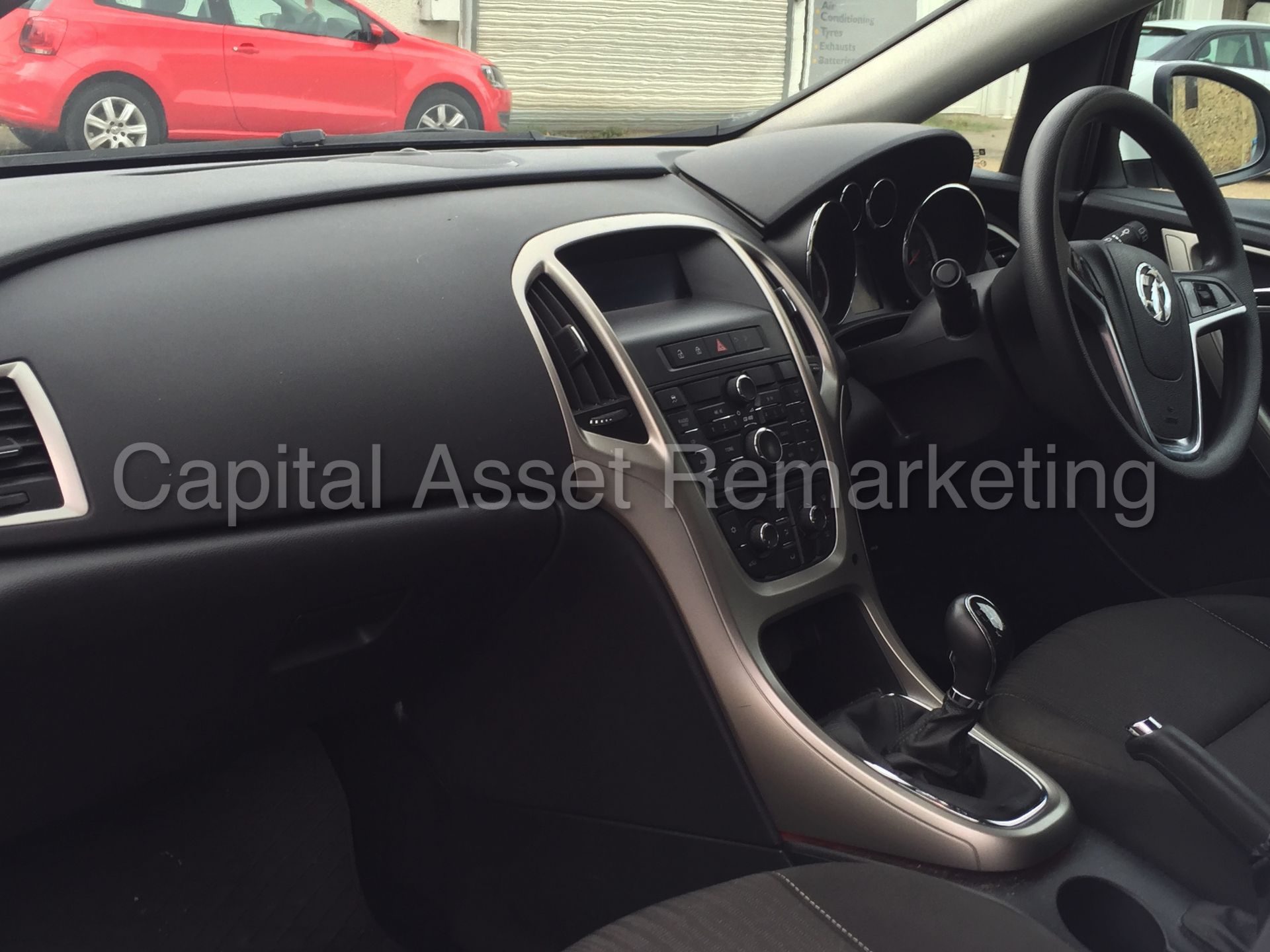 VAUXHALL ASTRA 'EXCLUSIVE' (2012 MODEL) '1.7 CDTI - ECOFLEX - 6 SPEED' *AIR CON* NO VAT - Image 14 of 24