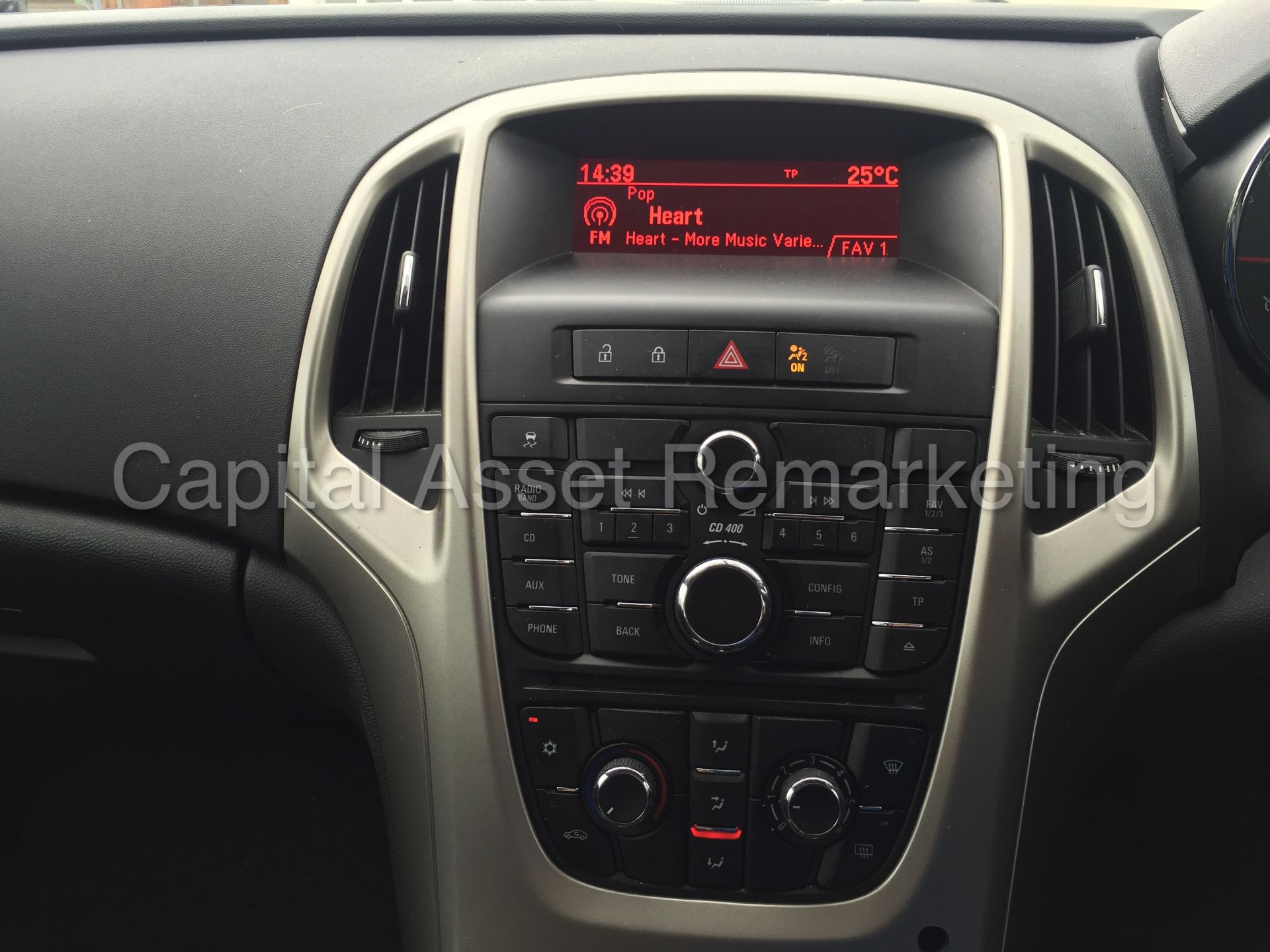 VAUXHALL ASTRA 'EXCLUSIVE' (2012 MODEL) '1.7 CDTI - ECOFLEX - 6 SPEED' *AIR CON* NO VAT - Image 11 of 24